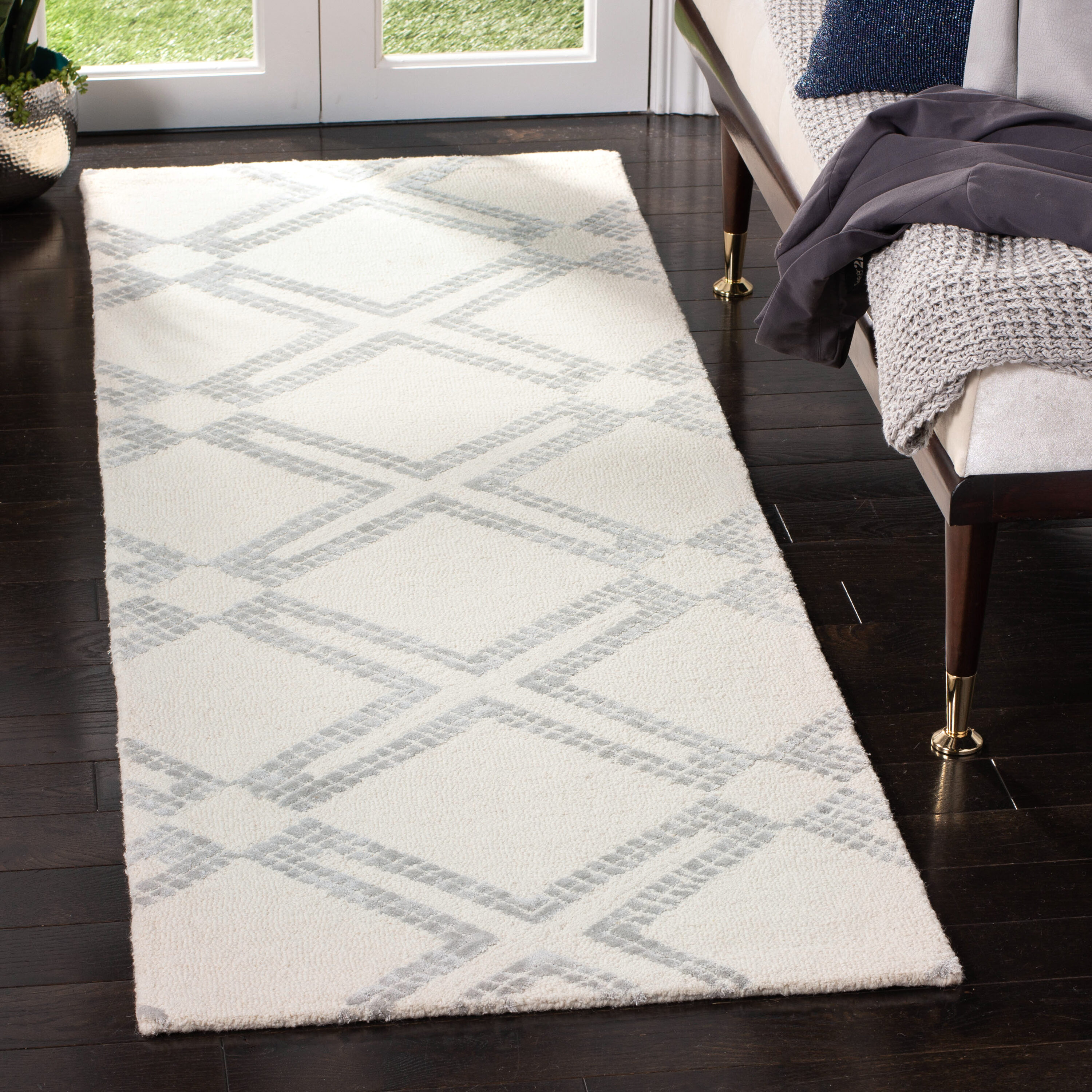  Bellagio 574 Ivory/Silver Contemporary 2ft-3in x 7ft Runner Rug