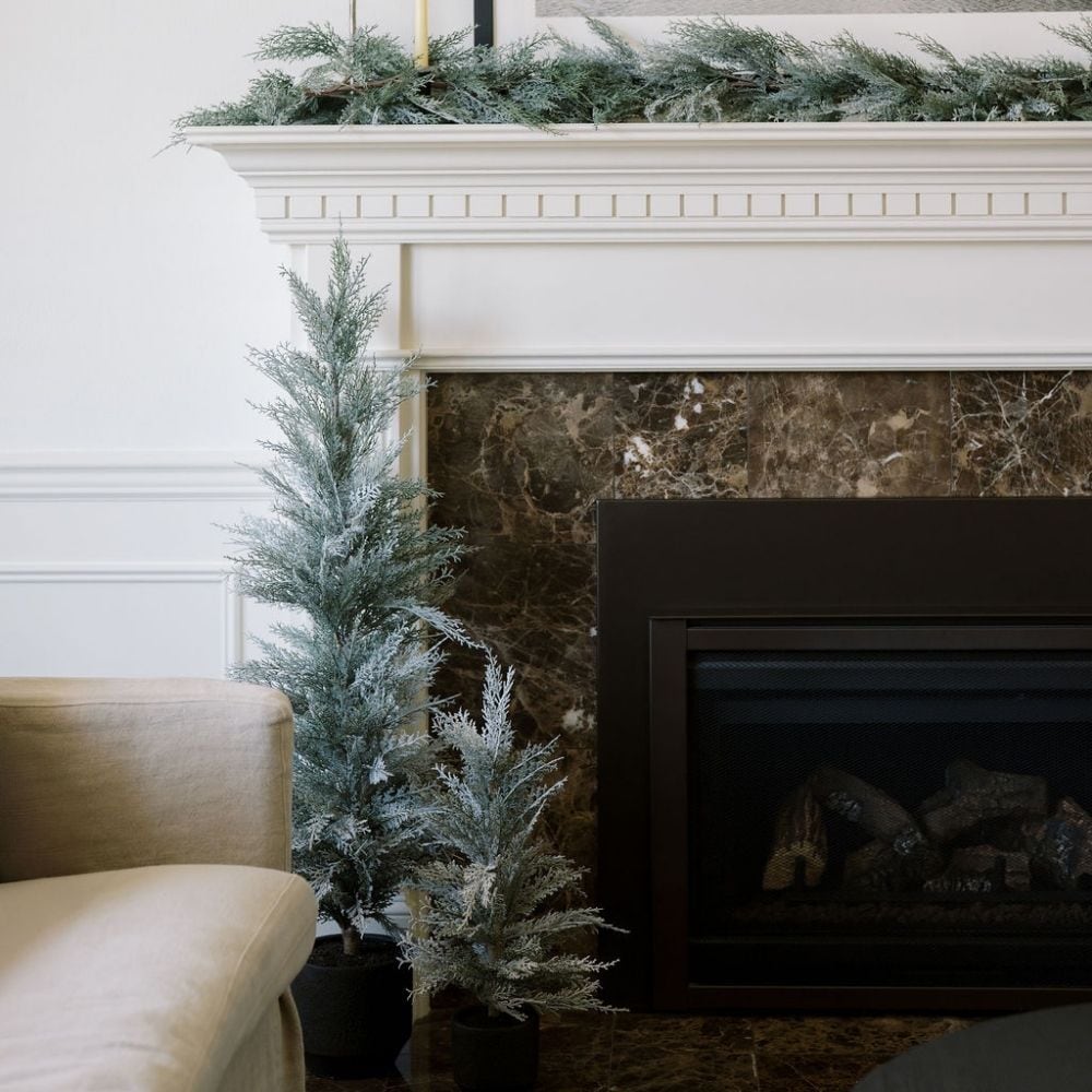 CG Hunter TRE-25016 Artificial-Christmas-Trees - View #2