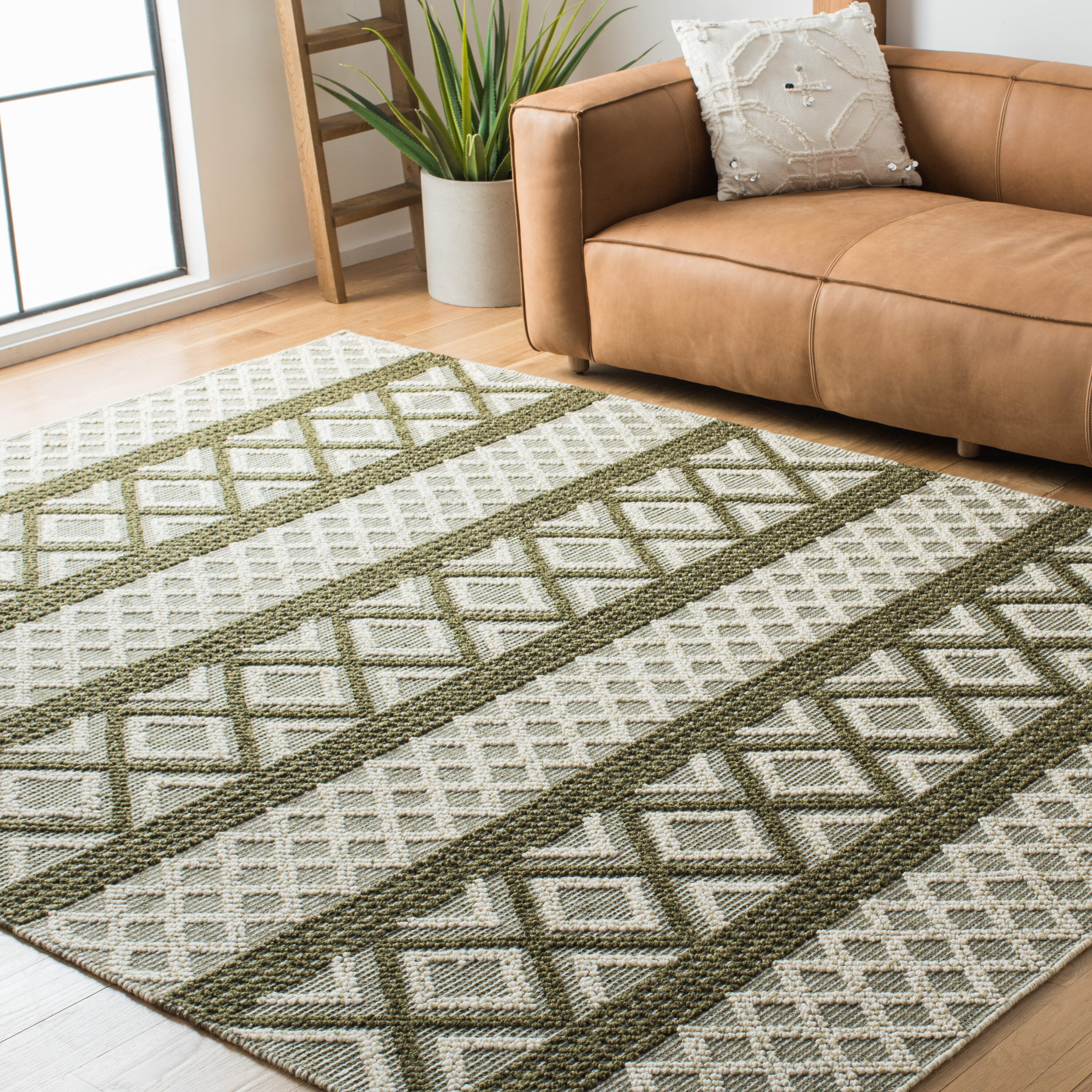  Vermont 211 Ivory/Dark Green Contemporary 6ft x 9ft Medium Rectangle Rug