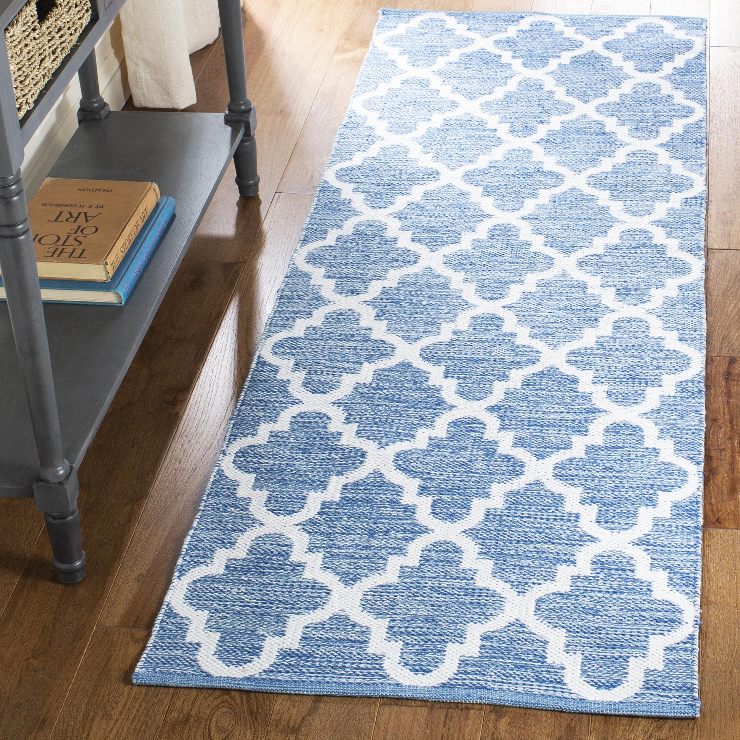 Safavieh MTK611B-27 Montauk Buckroe 2 x 7 (ft) Cotton Blue/Ivory Rectangular Indoor Trellis Coastal Runner rug