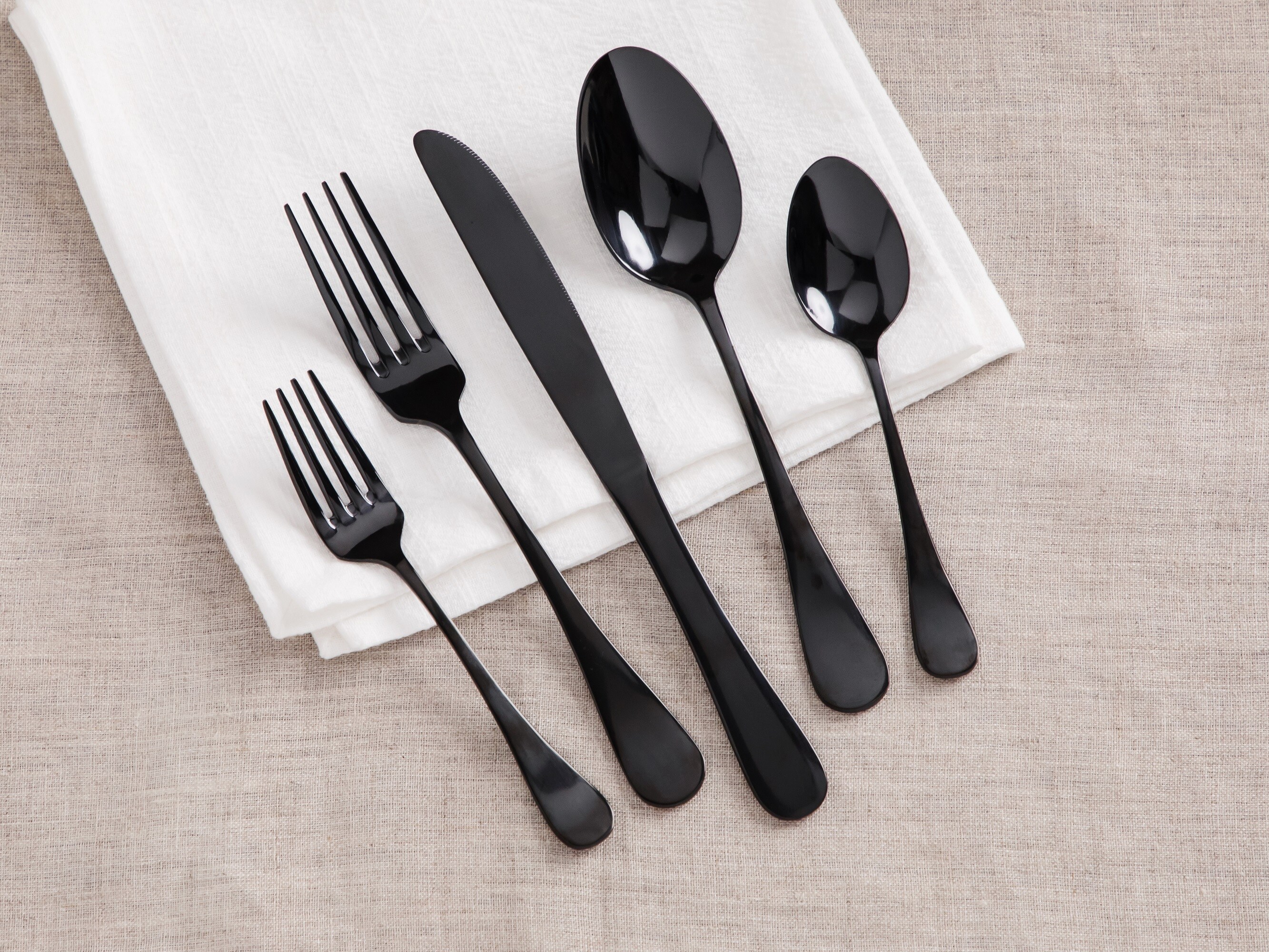 Sol Living Rosemarys Polished Traditional Flatware