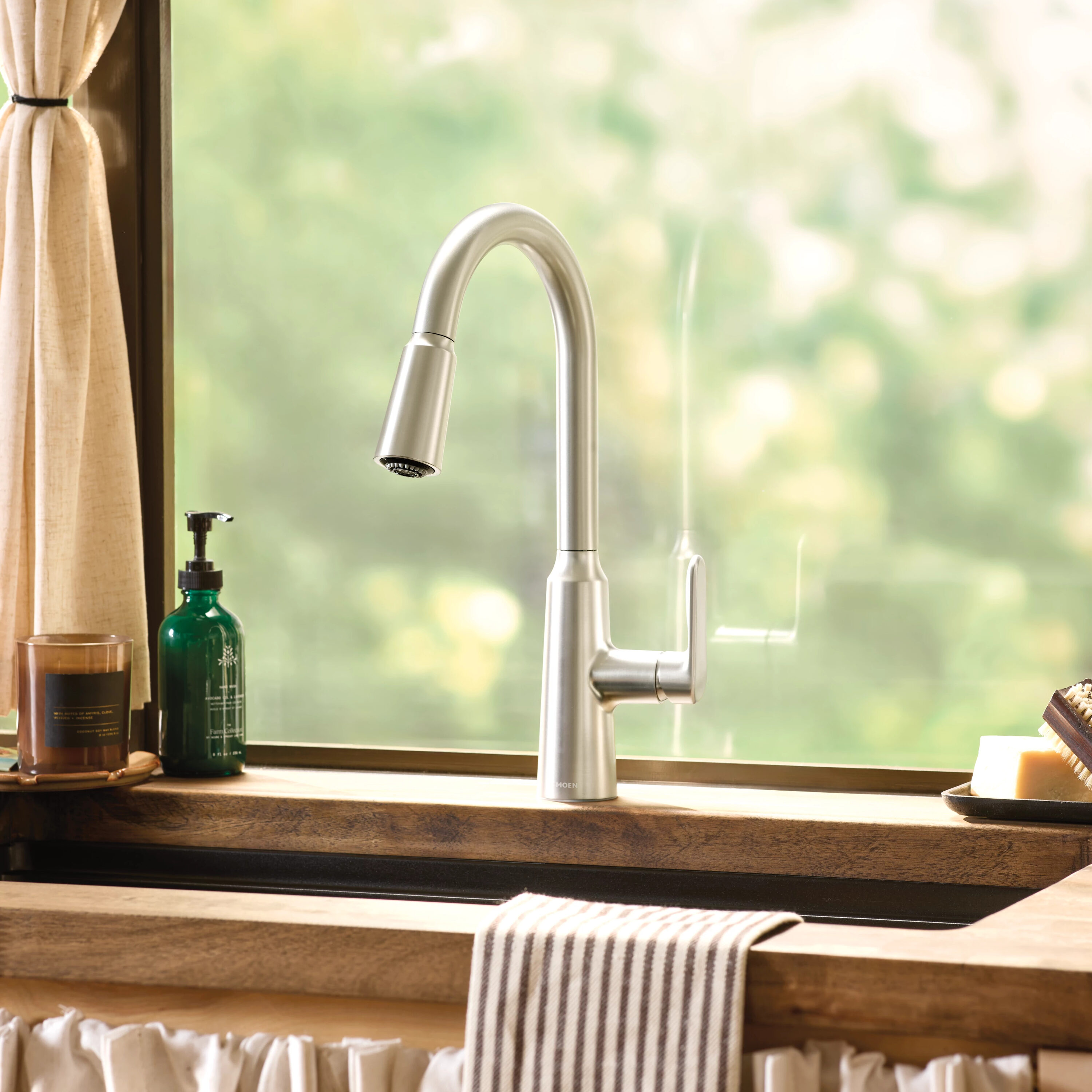 Moen Edwyn Magnetix Spot Resist Stainless Single Handle Deck-mount Pull-down Kitchen Faucet with Sprayer (Includes Deck Plate)