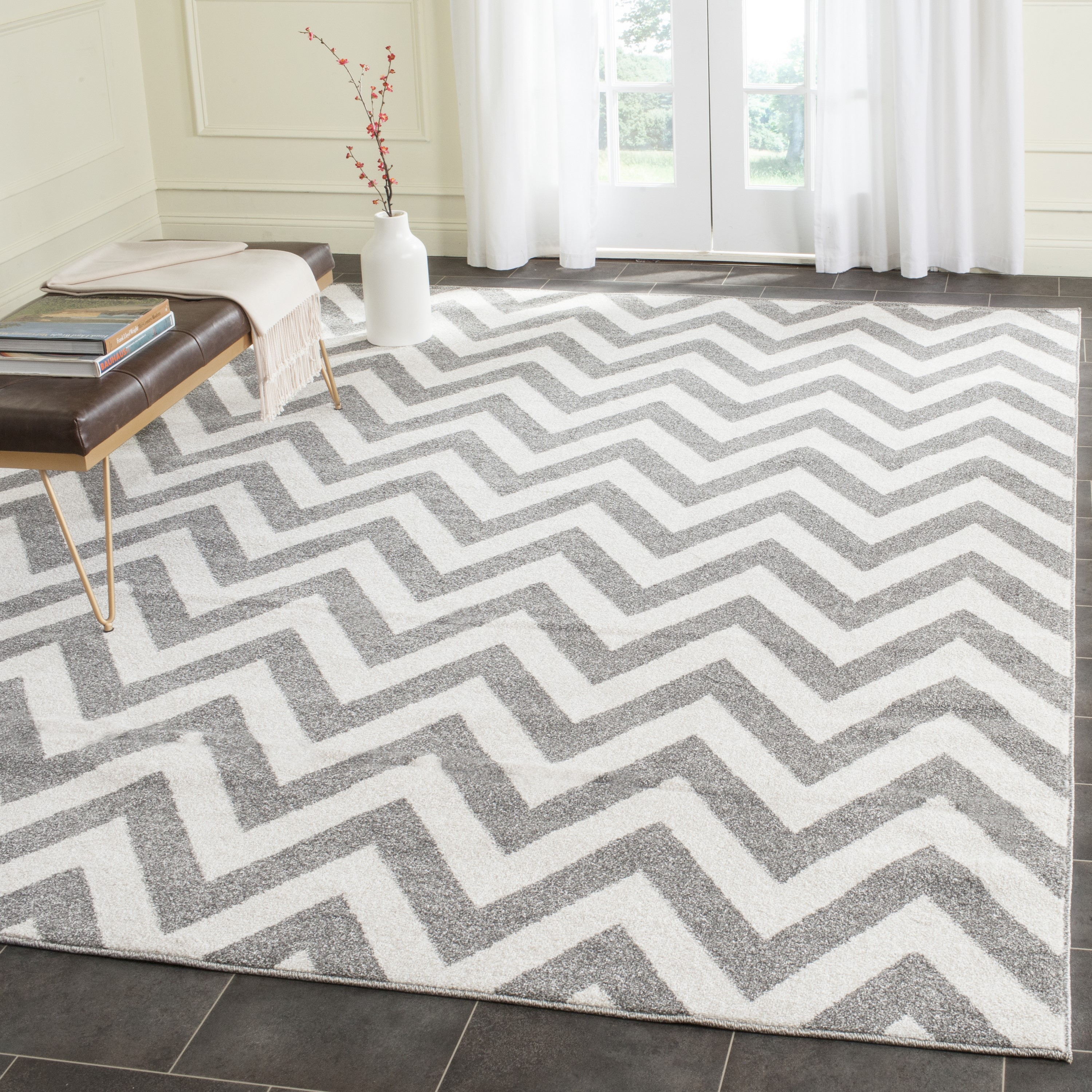 Safavieh AMT419R-5SQ Amherst Bellport 5 x 5 (ft) Loomed Synthetic Dark Gray/Beige Square Indoor/Outdoor Chevron Area rug
