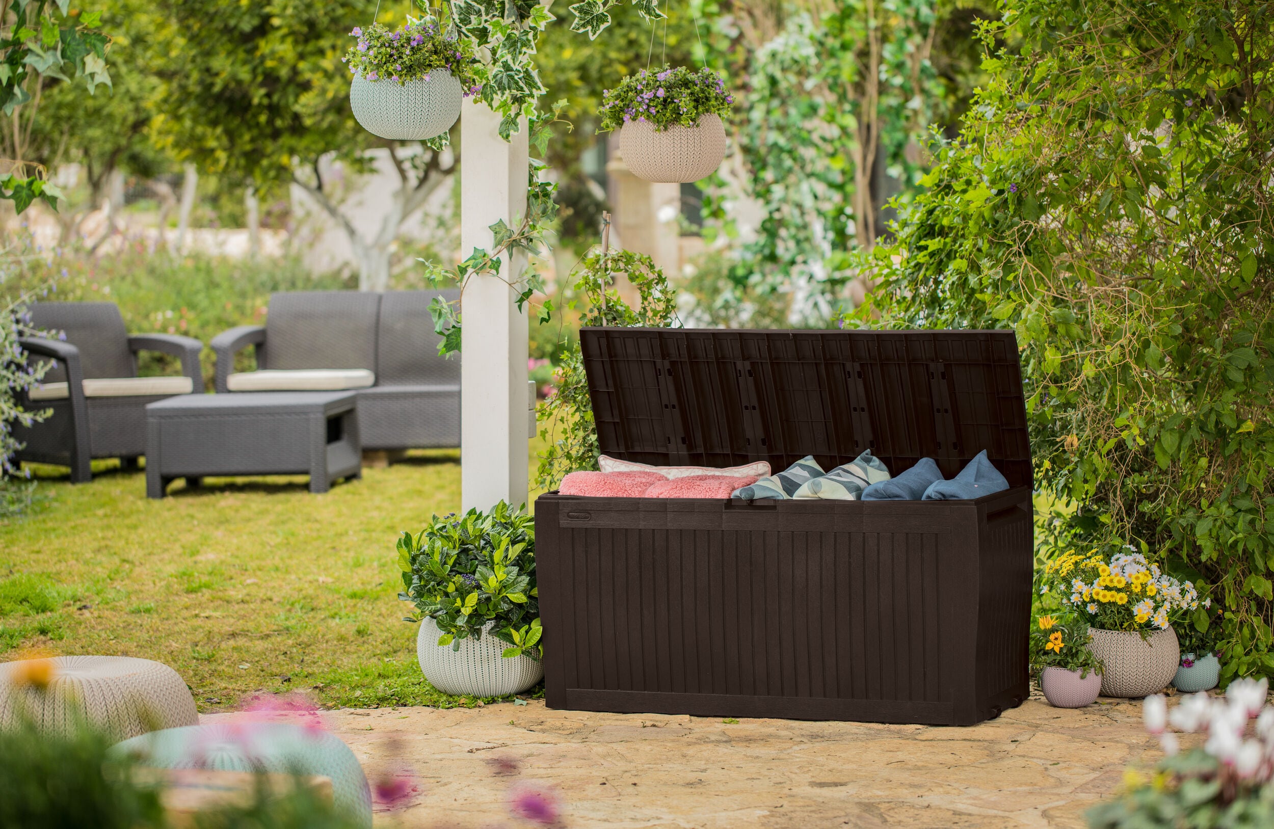 Keter Comfy Outdoor Storage 46-in L x 17.6-in 71-Gallons Brown Durable  Plastic Deck Box in the Deck Boxes department at