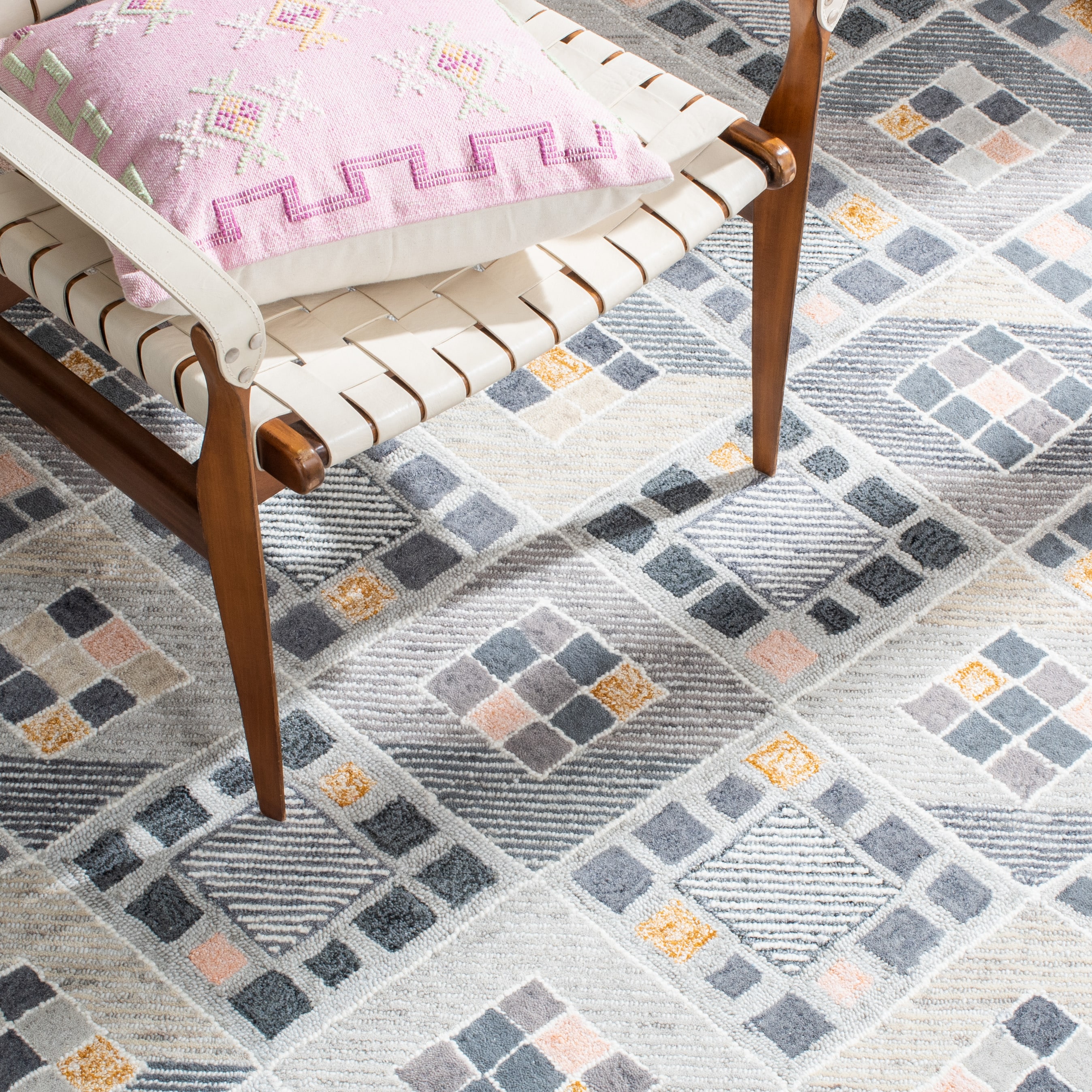 Safavieh SOH876F-4 rugs - View #4
