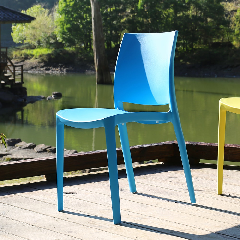 Sensilla Blue Resin Stackable Patio Dining Chair Set
