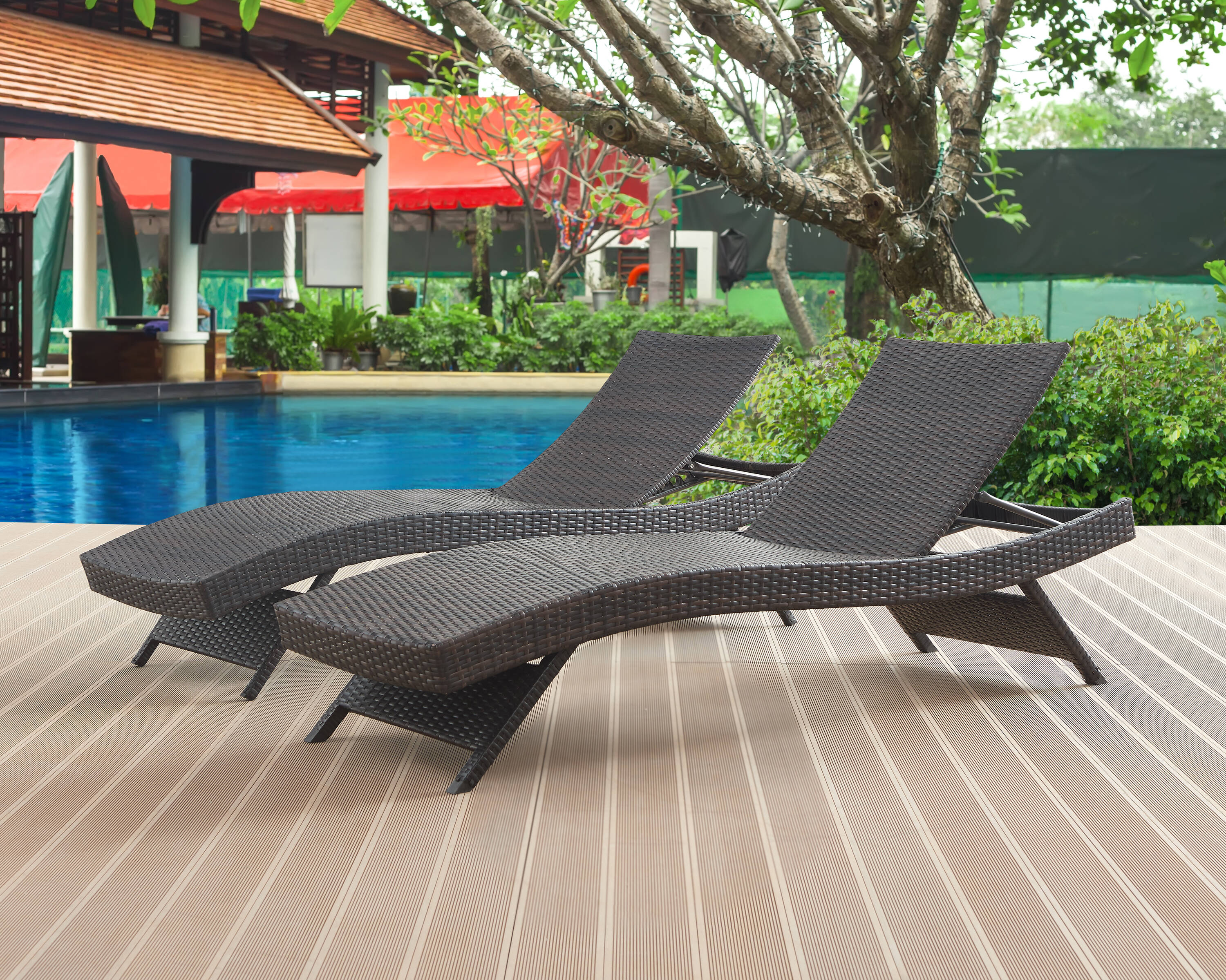 Seagrass woven deals chaise lounge