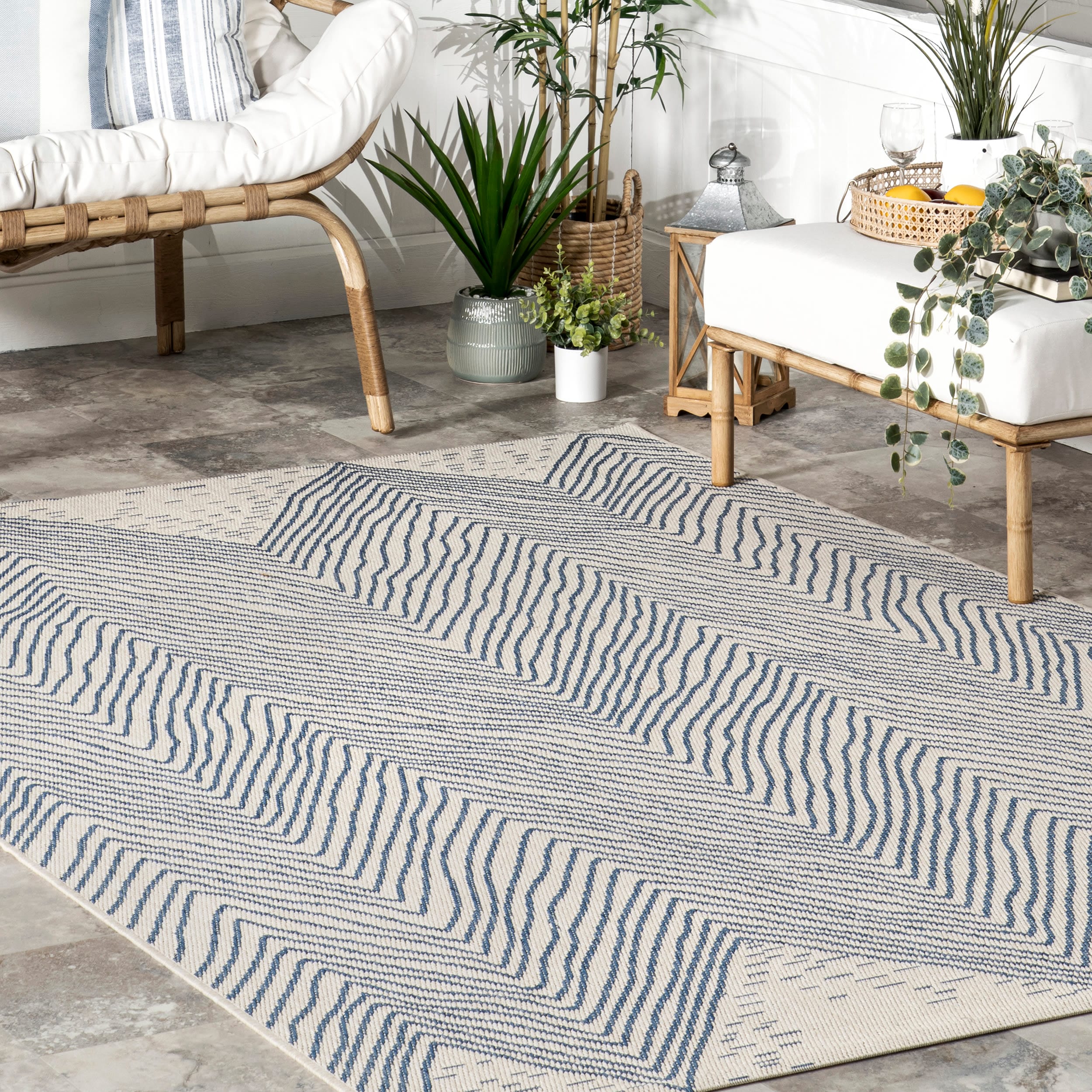 Reversible Chevron Waves Blue Synthetic 3'x5' Indoor/Outdoor Rug