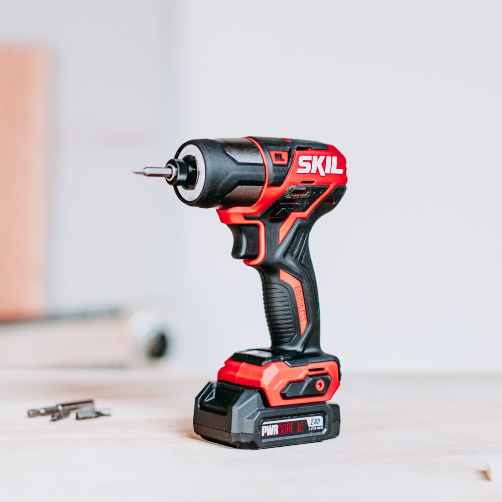SKIL 2-Tool Brushless Power Tool Combo Kit (2-Batteries Included and Charger  Included) in the Power Tool Combo Kits department at