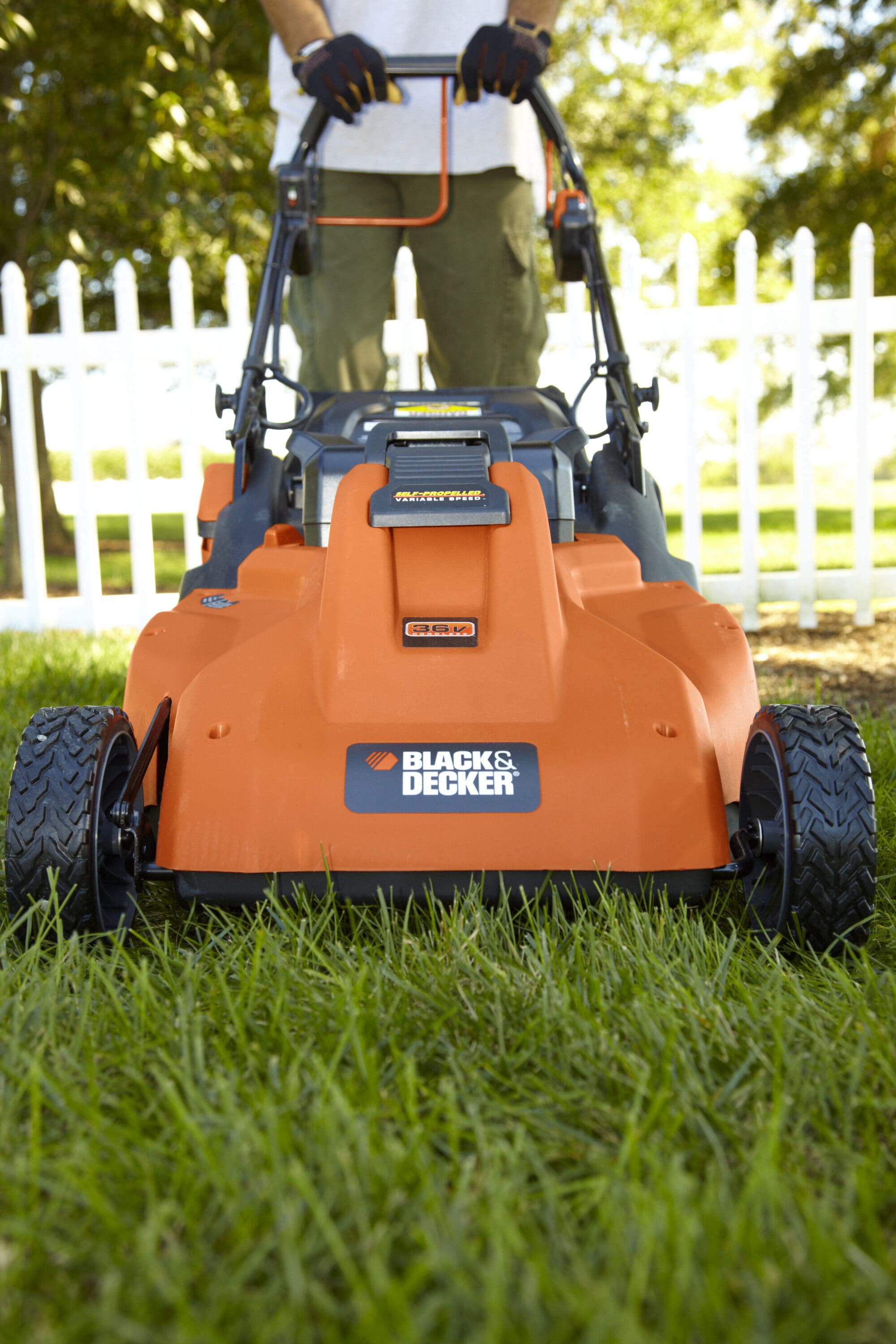 BLACK & DECKER 36volt 19in Cordless (1Battery Included) at