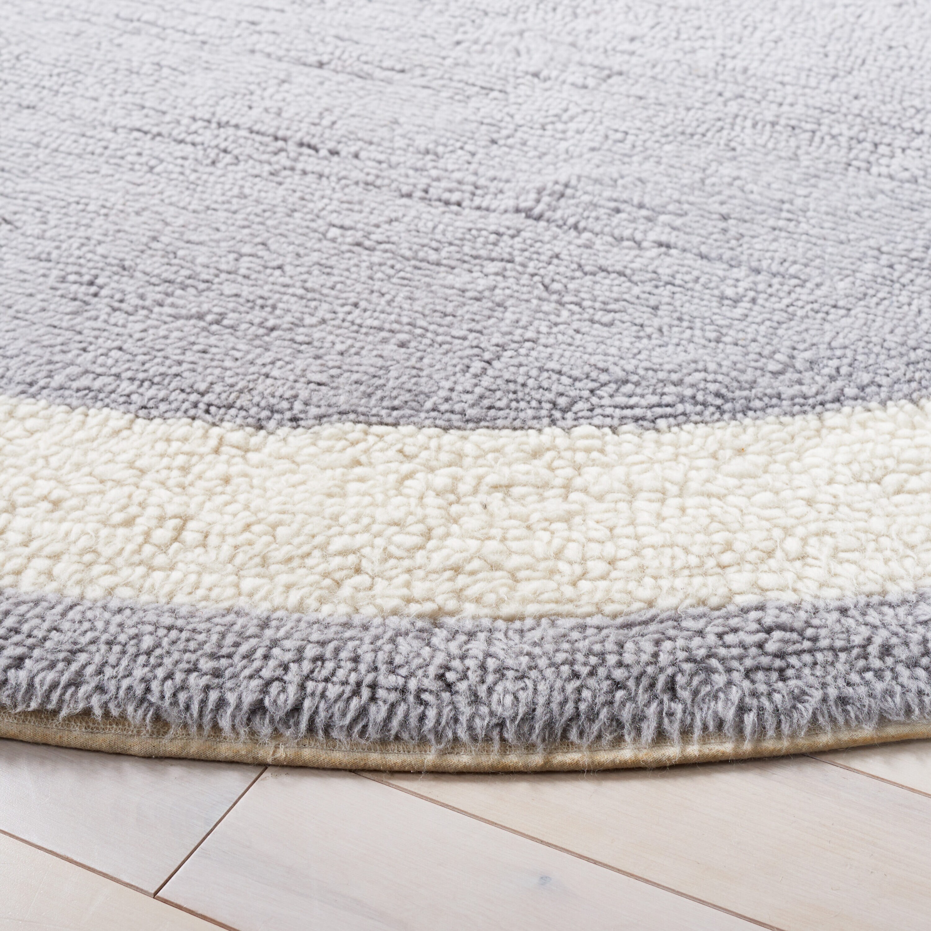 Safavieh VRM477F-5R rugs - View #3