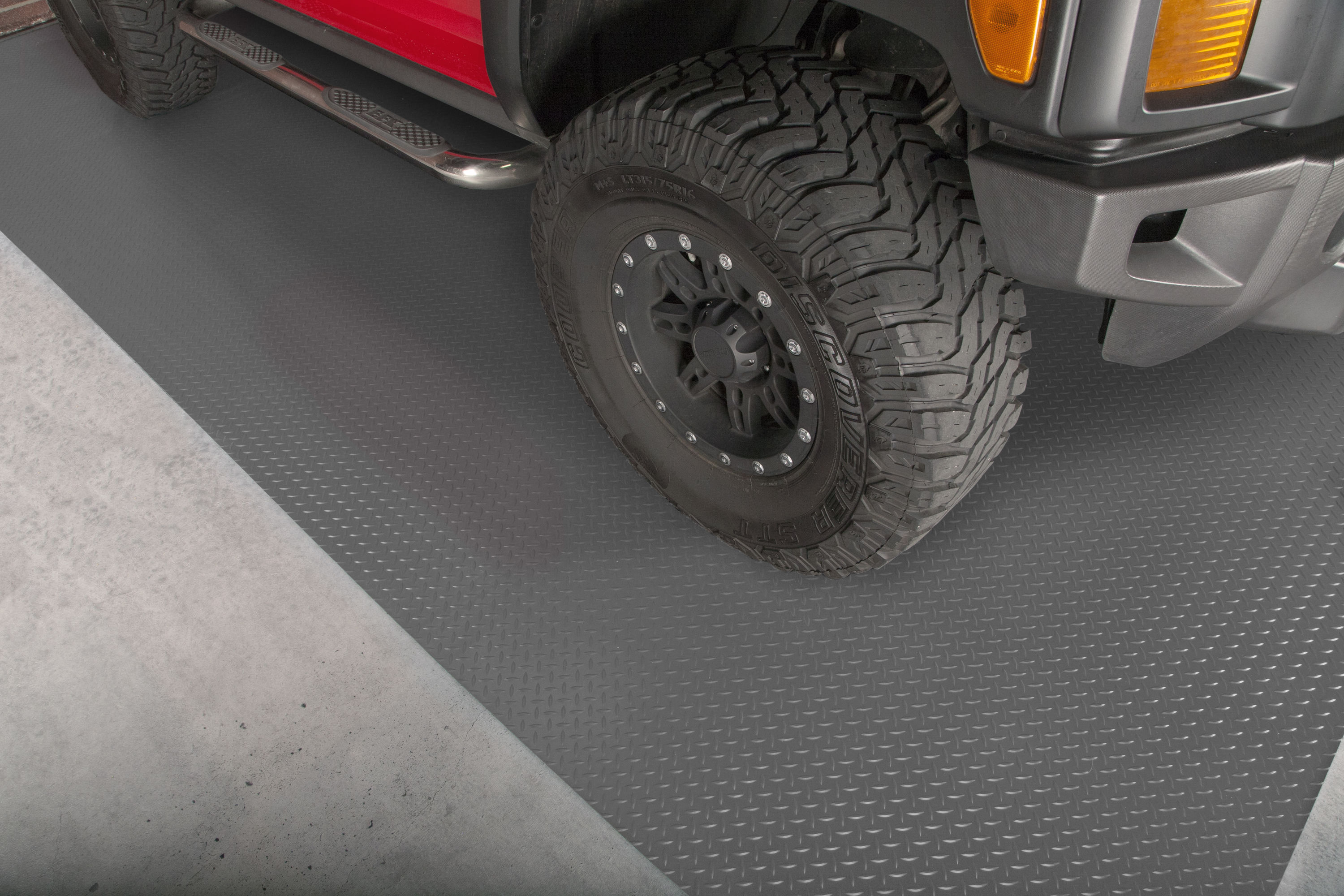  G-Floor Diamond Tread Garage Flooring Mat (5' x 10