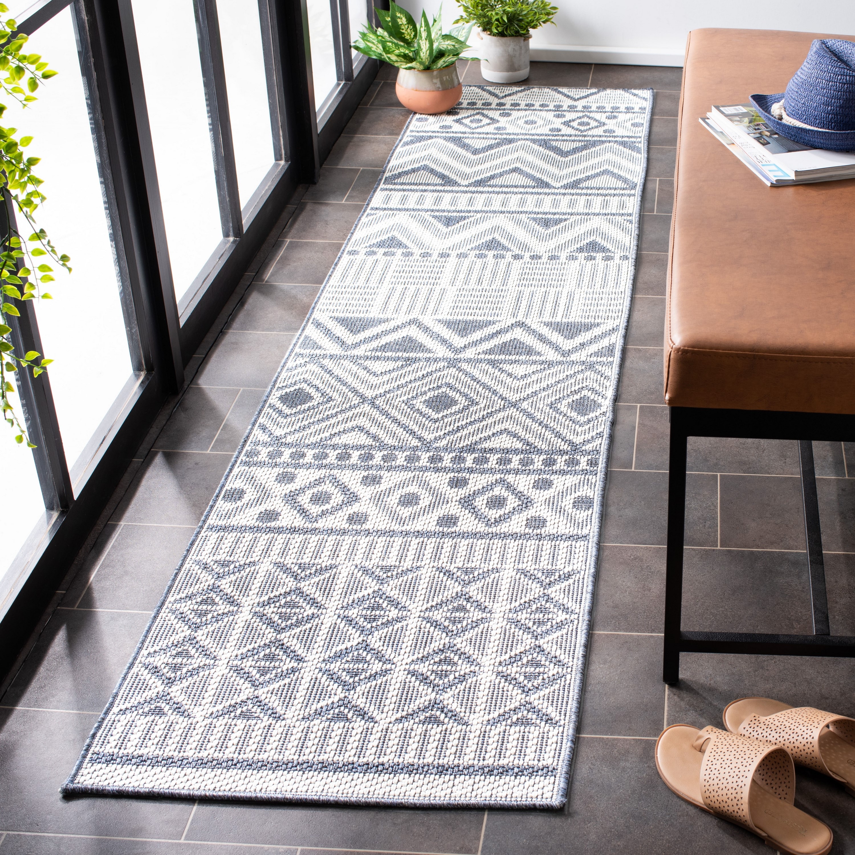 Safavieh BMU818A-210 Bermuda 800 Andros 2 x 10 (ft) Loomed Polypropylene Cream/Navy Rectangular Indoor/Outdoor Abstract Coastal Runner rug