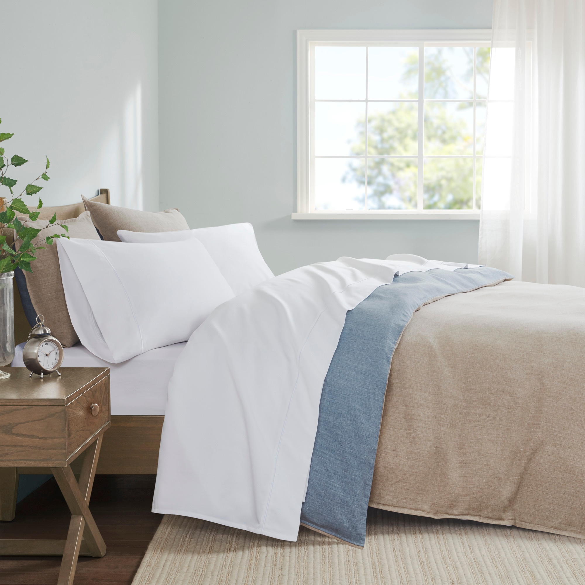 Madison Park Queen 600-Thread Pima Cotton White Bed-Sheet in the Bed ...