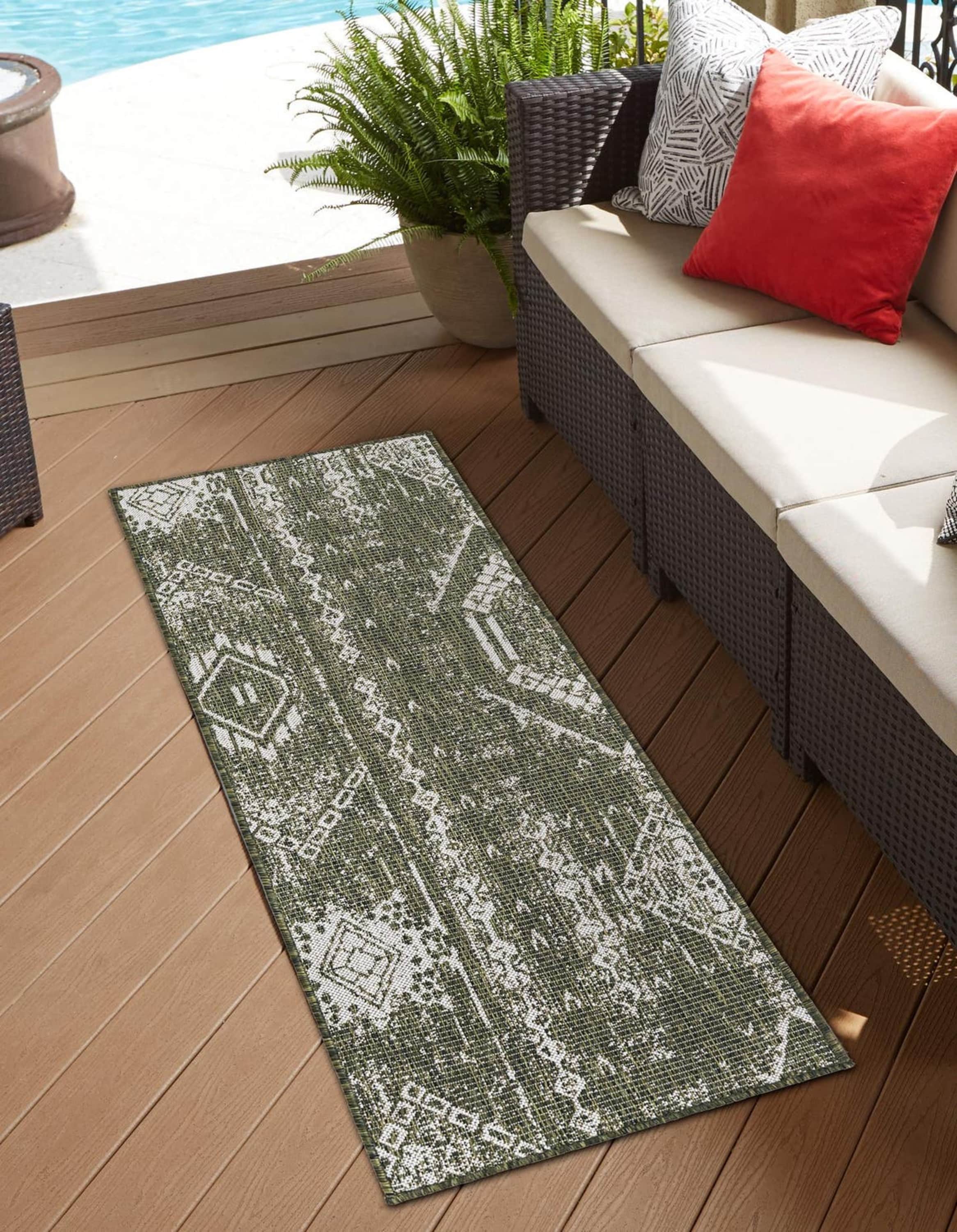 Unique Loom 3180917 Outdoor Bohemian 2 x 4 (ft) Loomed Polypropylene Green Rectangular Indoor/Outdoor Abstract Runner rug