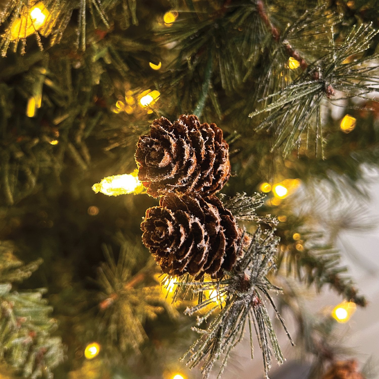 Fraser Hill Farm FFBF065-5SN Artificial-Christmas-Trees - View #16