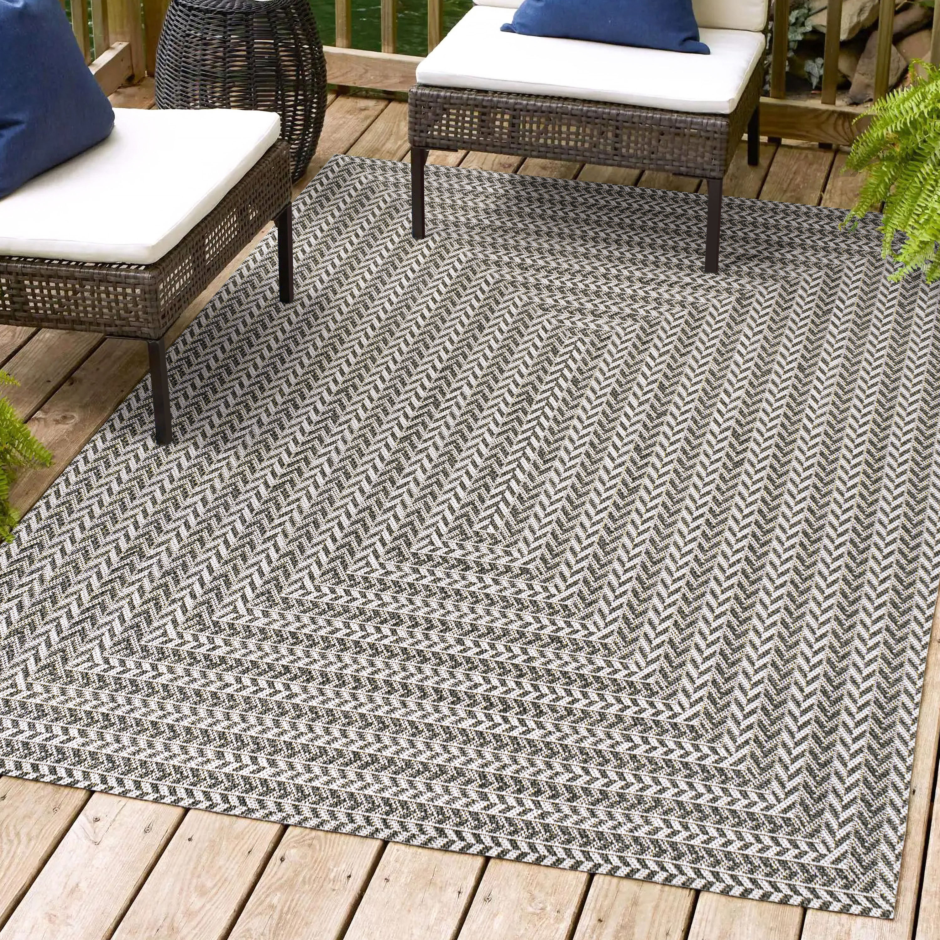 JONATHAN  Y SMB206B-5 Santa Monica Chevron Concentric Squares 5 x 8 (ft) Loomed Polypropylene Black/Light Gray Rectangular Indoor/Outdoor Stripe Farmhouse/Cottage Area rug