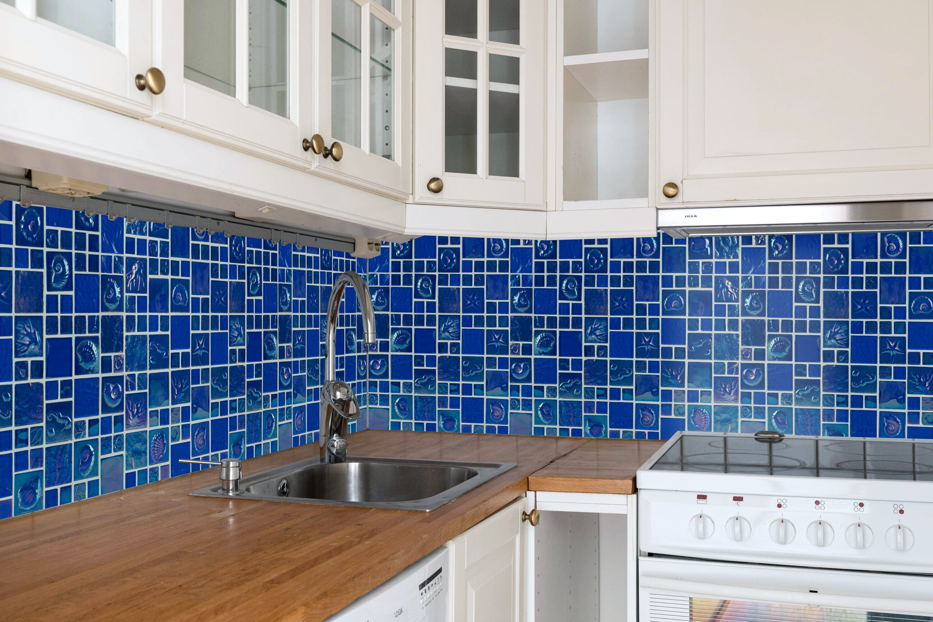 Ocean Bay Blue Iridescent Glass Mosaic Wall Tile