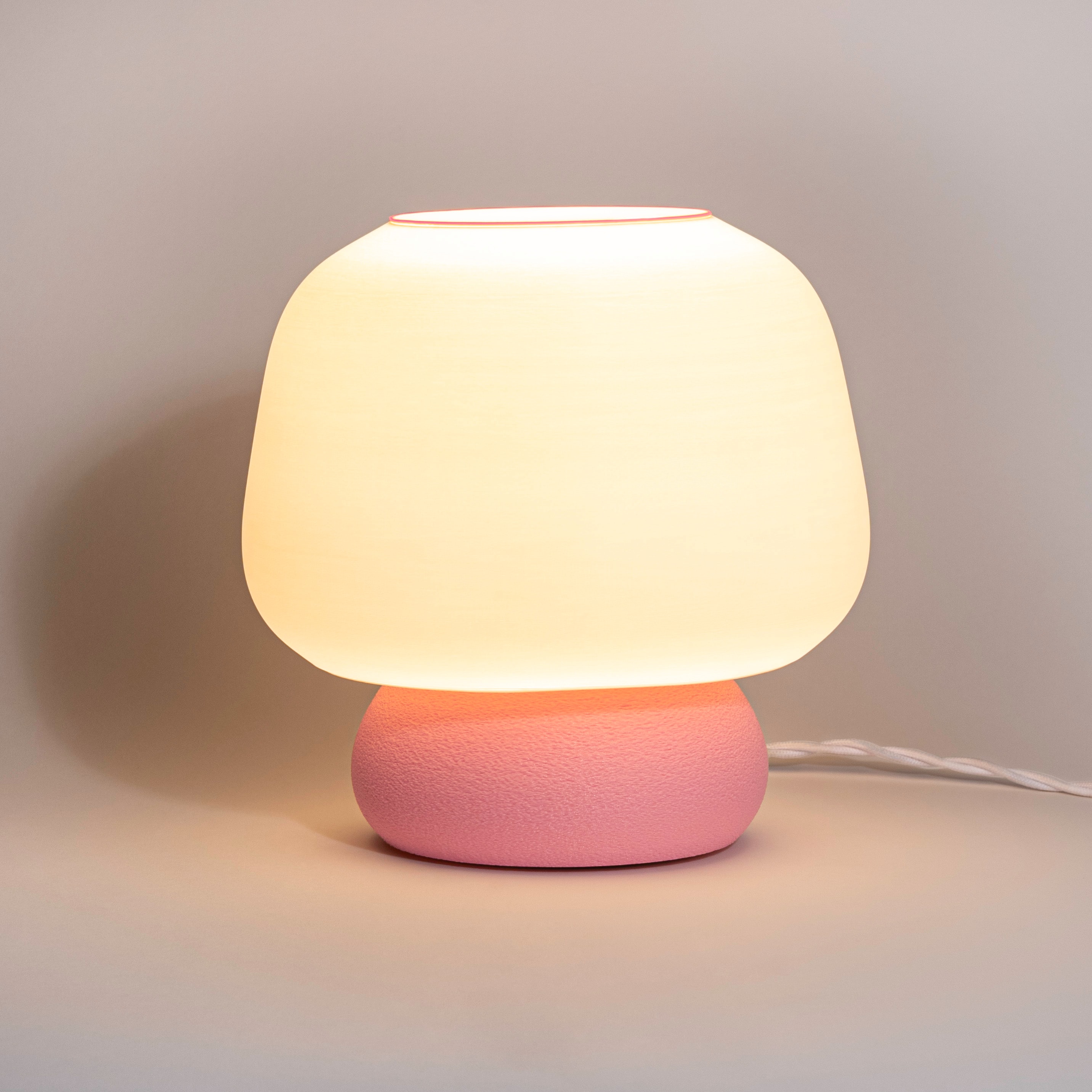 JONATHAN  Y USA1004C Mushroom Classic Plant-Based 3D Printed Lamp 10-in White/Light Pink LED Table Lamp with Plastic Shade
