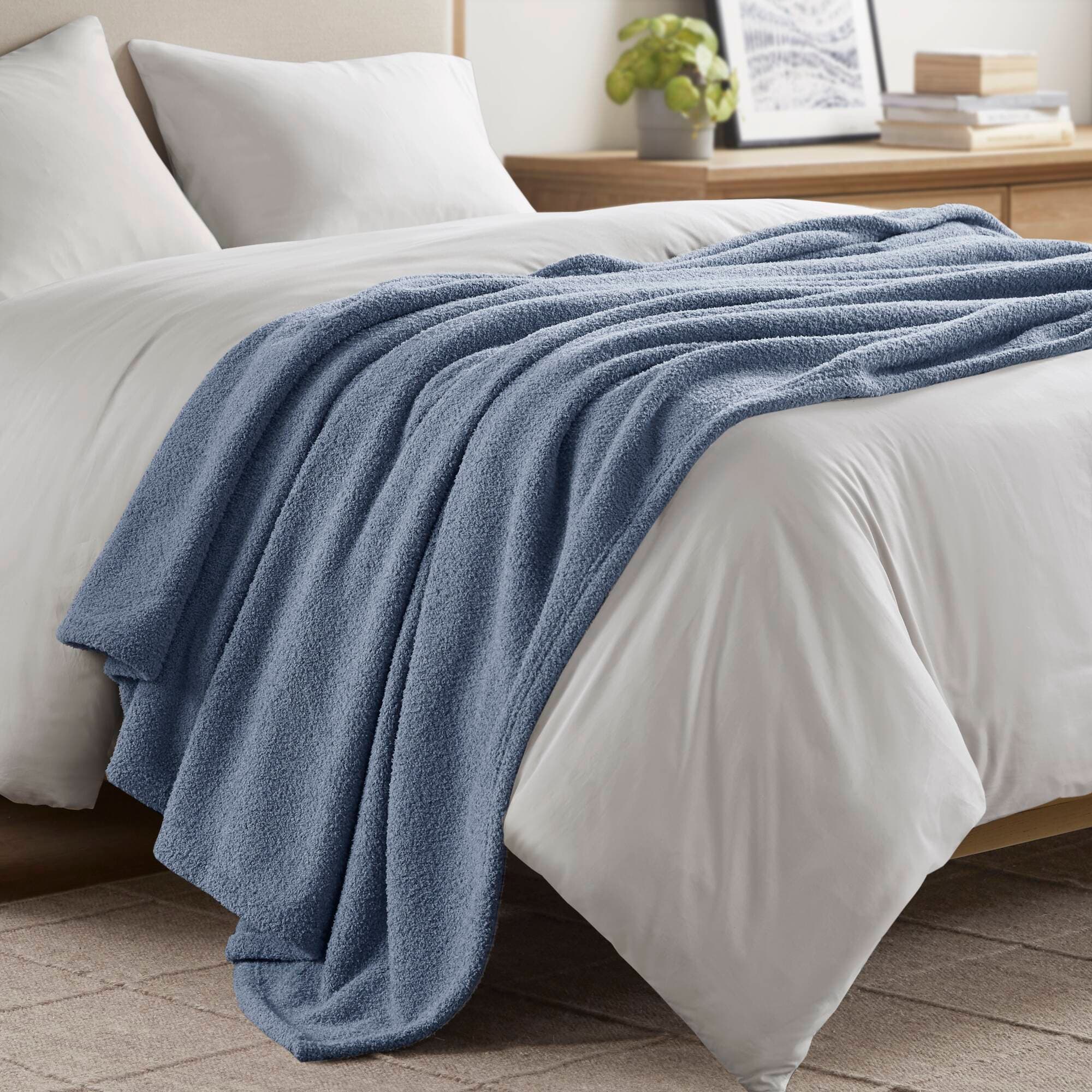 Madison Park BR51-4447 Navy Blue 50-in x 70-in Polyester Blanket