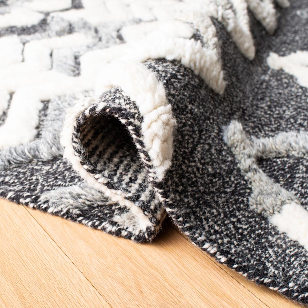 Casablanca 4' x 6' Black and White Wool Shag Rug