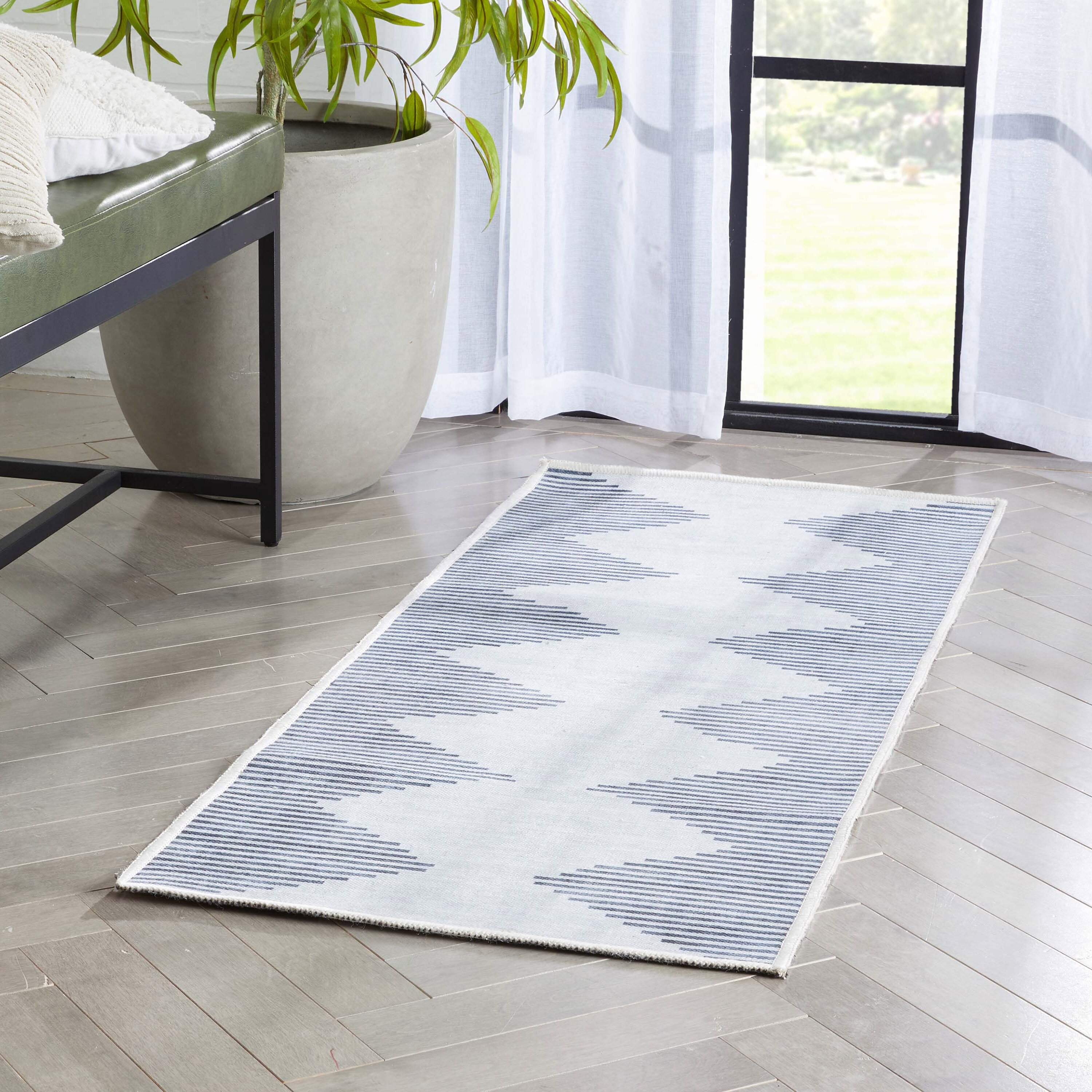 Apollo Bree Ivory and Gray Polyester Chenille 2' x 5' Runner Rug