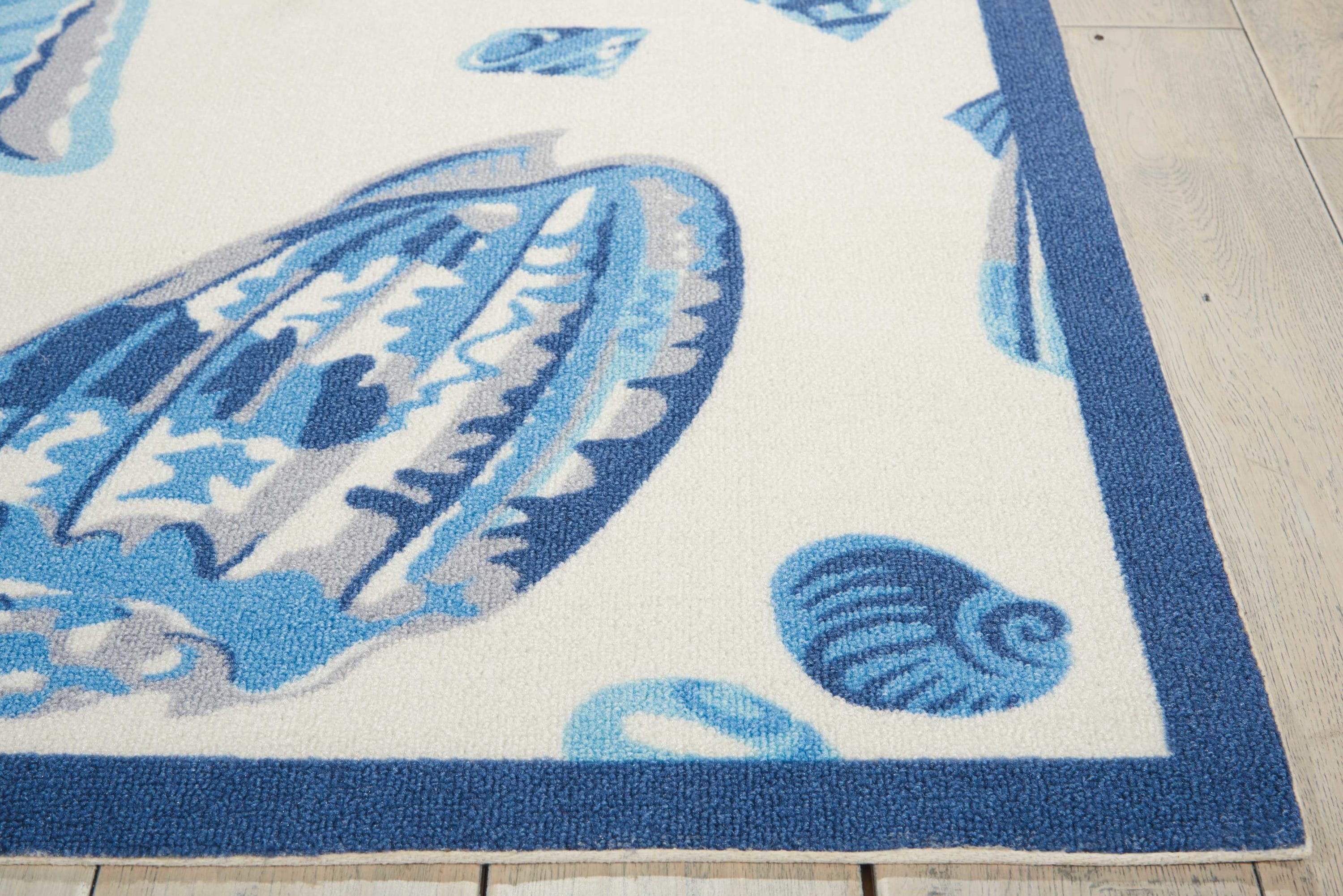 Ivory and Blue Abstract Seashell 5'3" x 7'5" Outdoor Rug