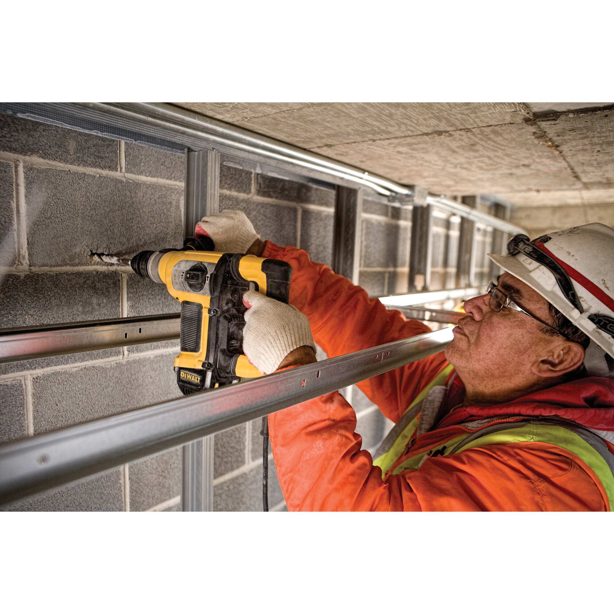 DEWALT D25416K Cordless-Rotary-Hammers - View #3
