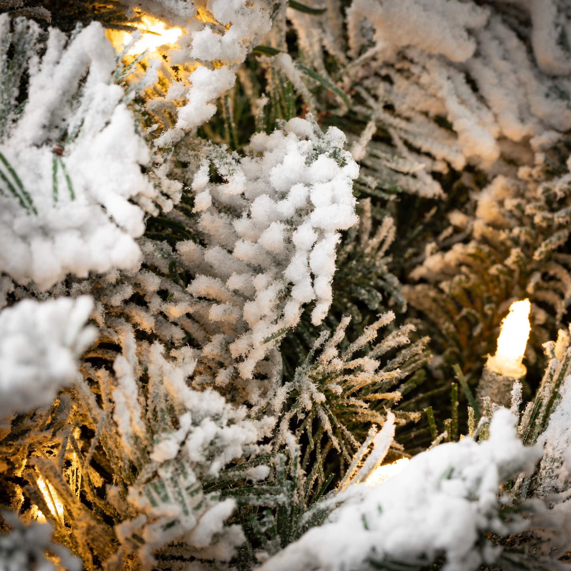 Sullivans WR992 Artificial-Christmas-Wreaths - View #2