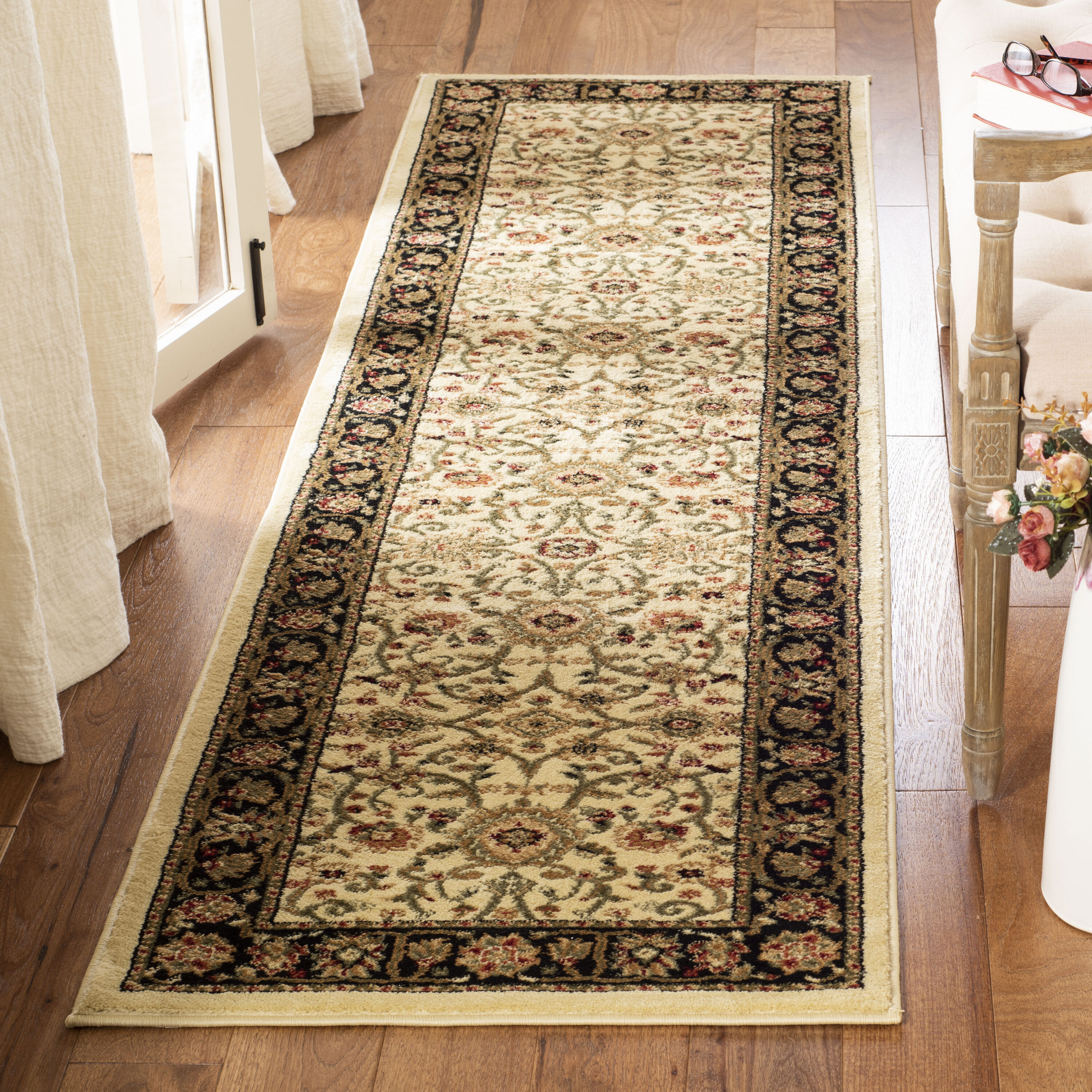 Safavieh LNH212B-26 Lyndhurst Sarouk 2 x 6 (ft) Loomed Polypropylene Ivory/Black Rectangular Indoor Floral/Botanical Oriental Runner rug