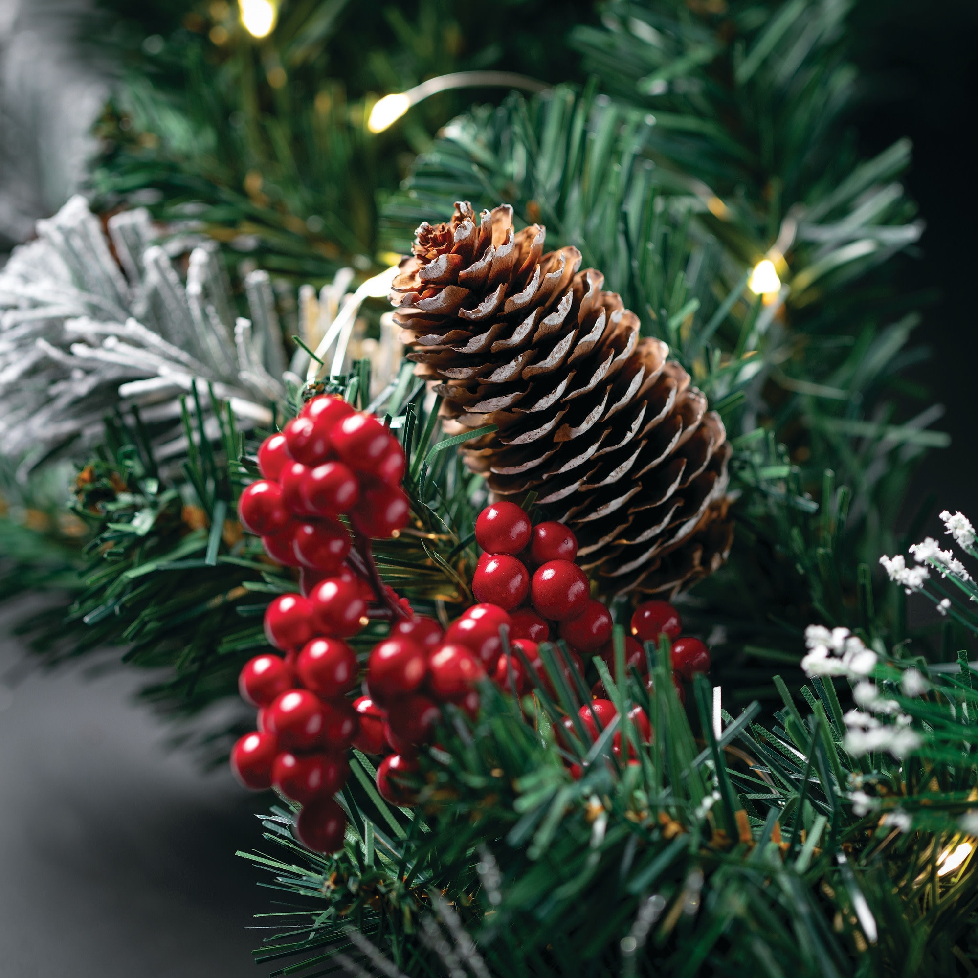 Sullivans WR1002 Artificial-Christmas-Wreaths - View #2