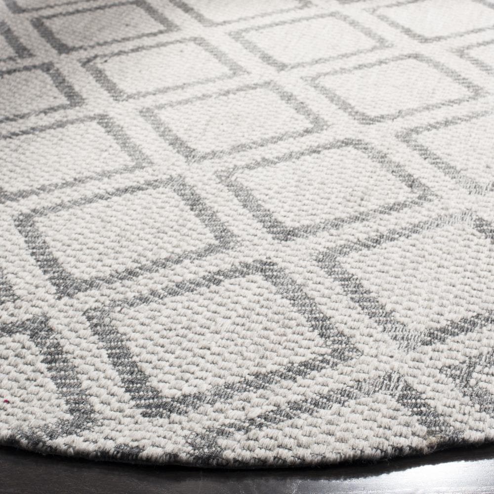 Hand-Tufted Elegance Round 59" Gray Wool Area Rug