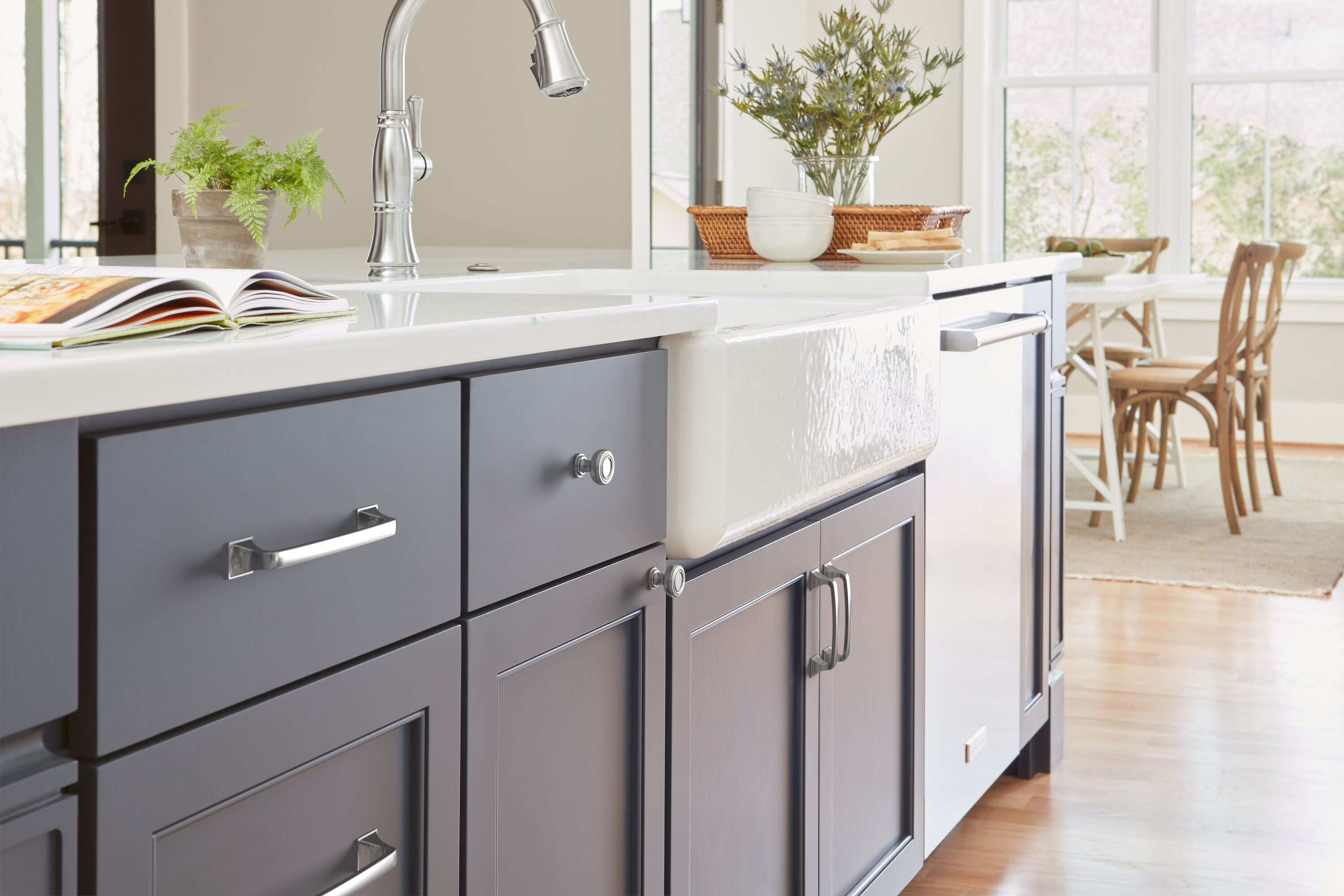 Polished Chrome Traditional Cabinet Drawer Pull with Mounting Hardware