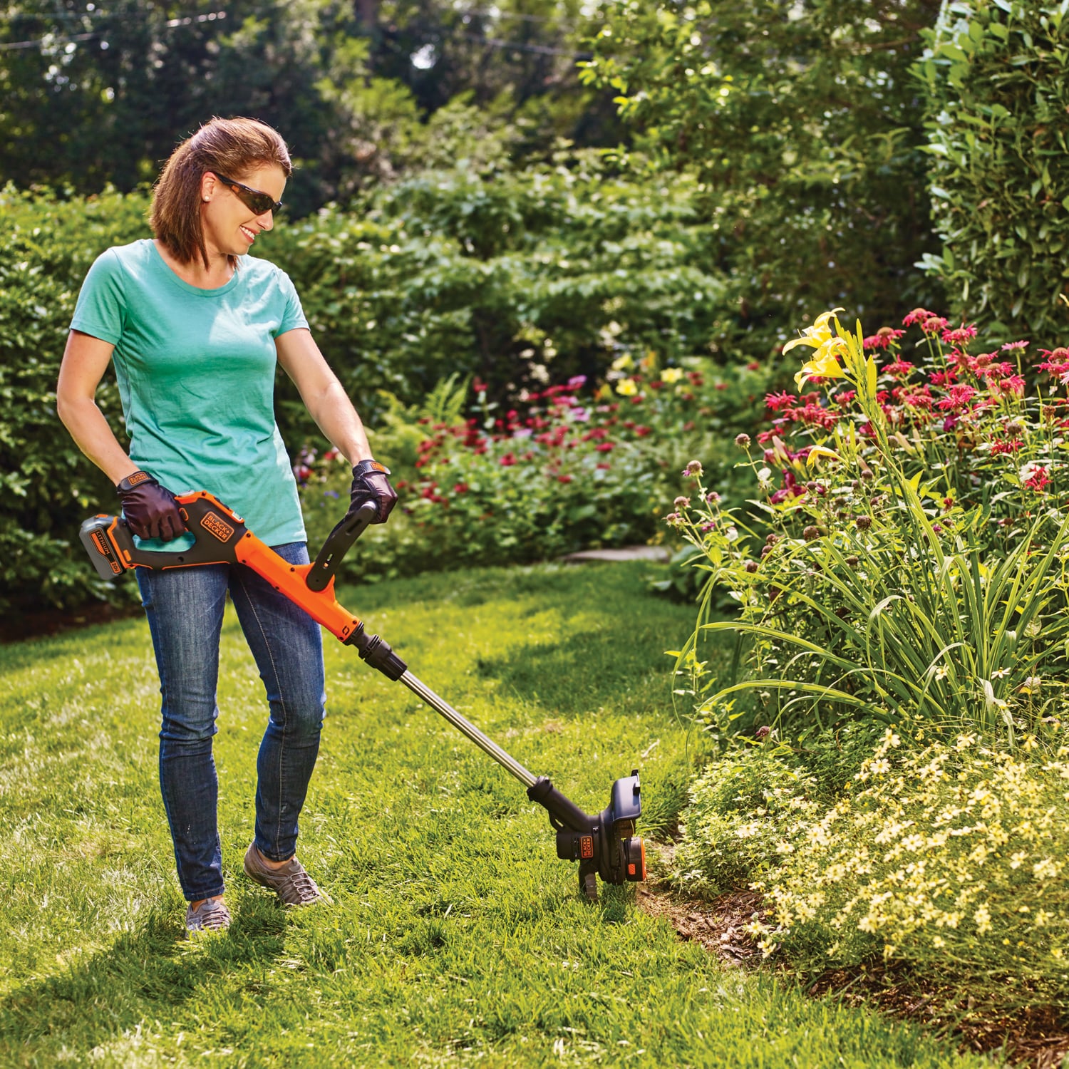 BLACK+DECKER LSTE523 Li-On String Trimmer with Extra 4-Ah Lithium Ion  Battery Pack (LSTE523 & LB2X4020)