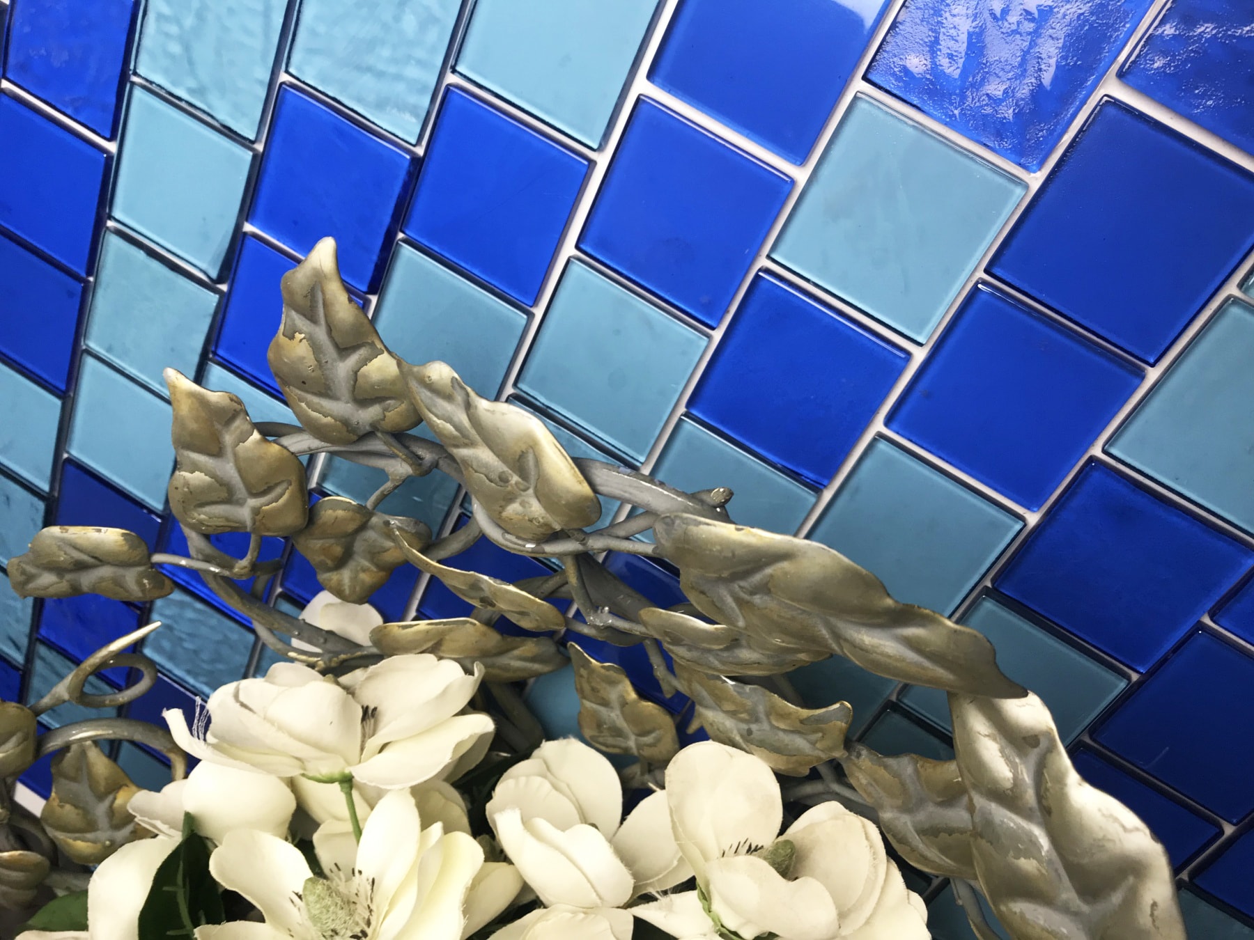 Landscape Blue Glossy Glass Mosaic Tile for Pools and Kitchens