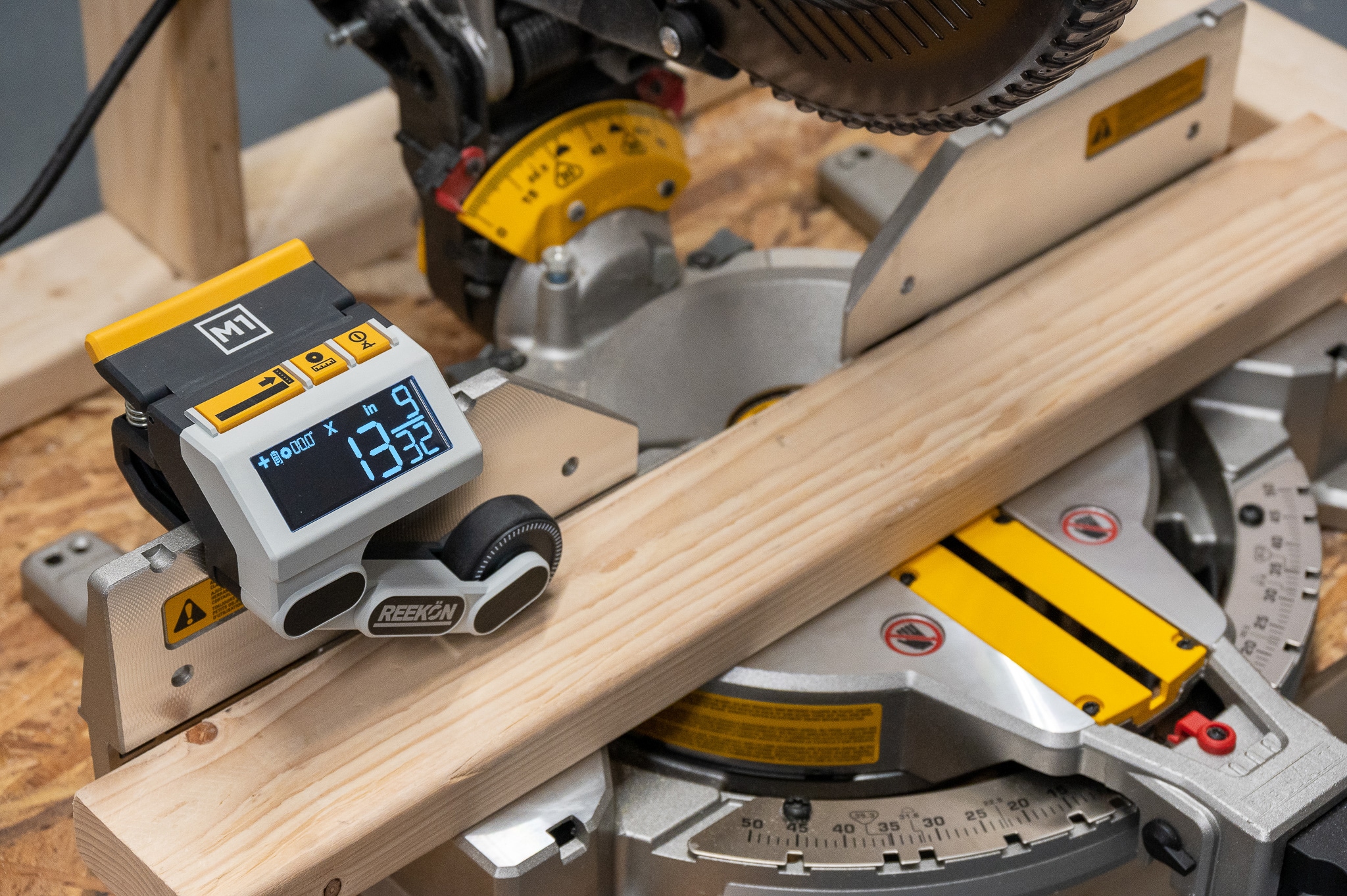 REEKON M1 Caliber Measuring Tool for Miter Saws – Eliminates Need to  Measure & Mark Materials, Reduces Cut Time and Increases Safety, Measures  Flat 