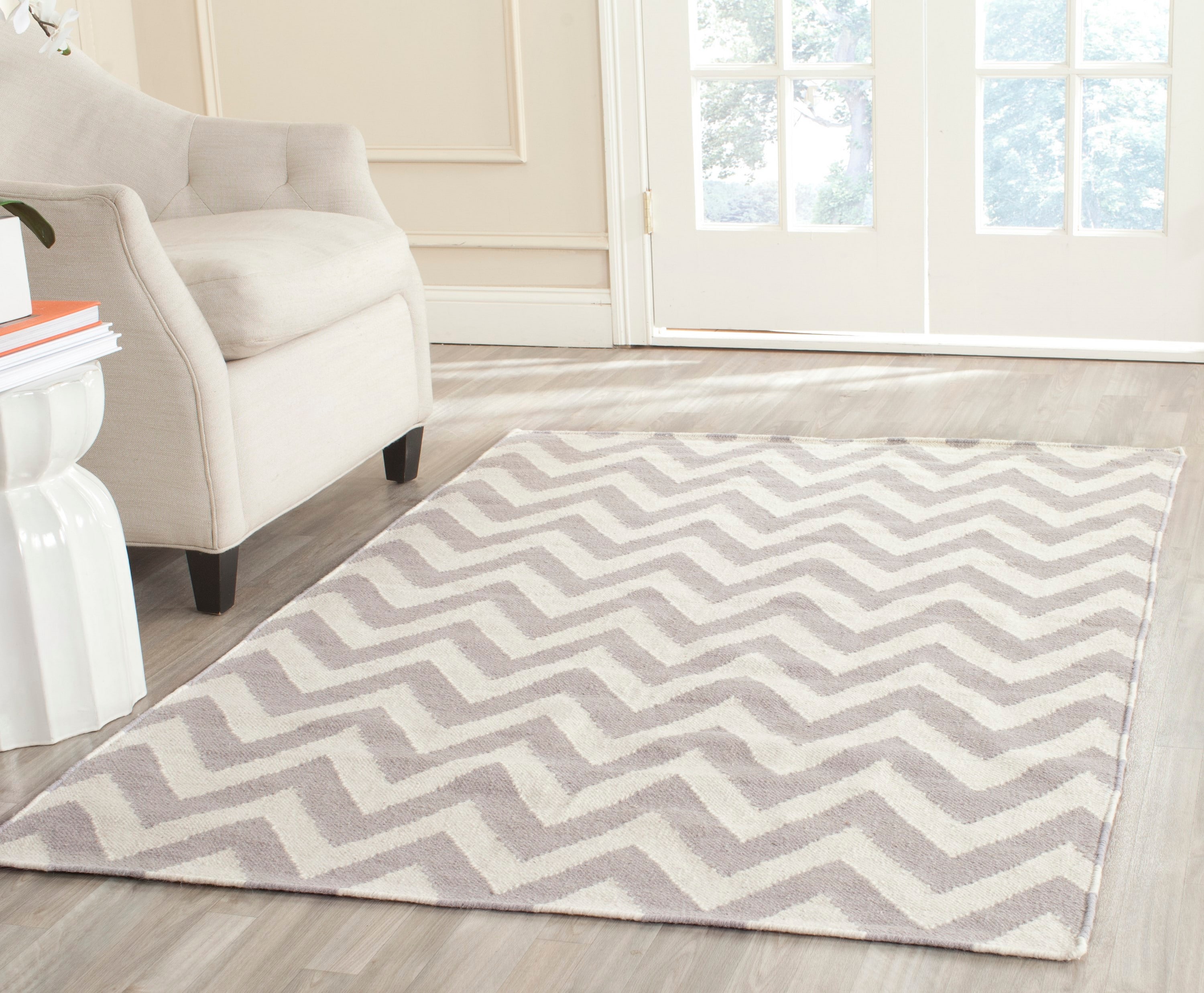 Safavieh DHU557C-3 Dhurries Farrah 3 x 5 (ft) Wool Gray/Ivory Rectangular Indoor Chevron Coastal Throw rug