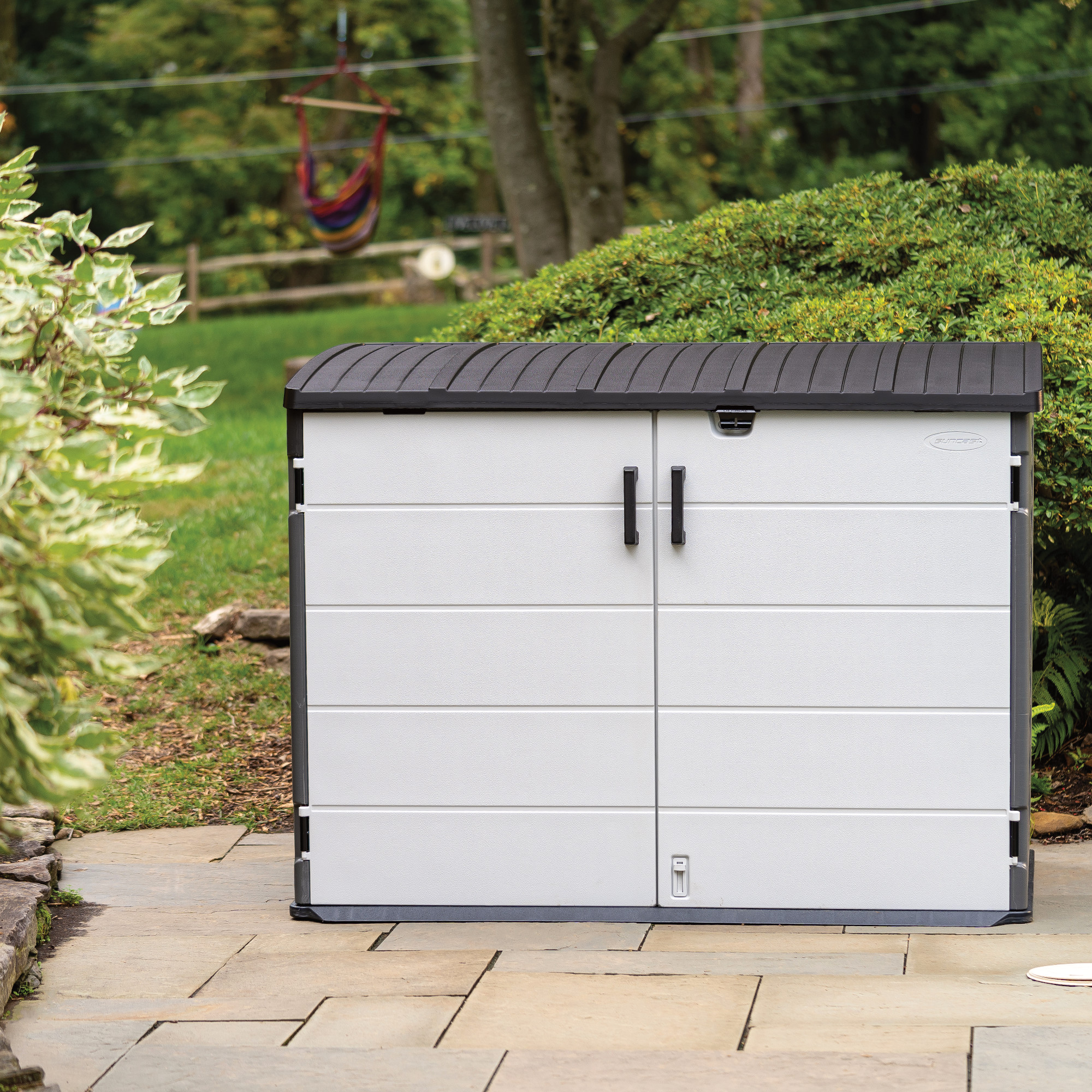 Suncast 6-ft x 4-ft Resin Storage Shed (Floor Included) in the Vinyl ...