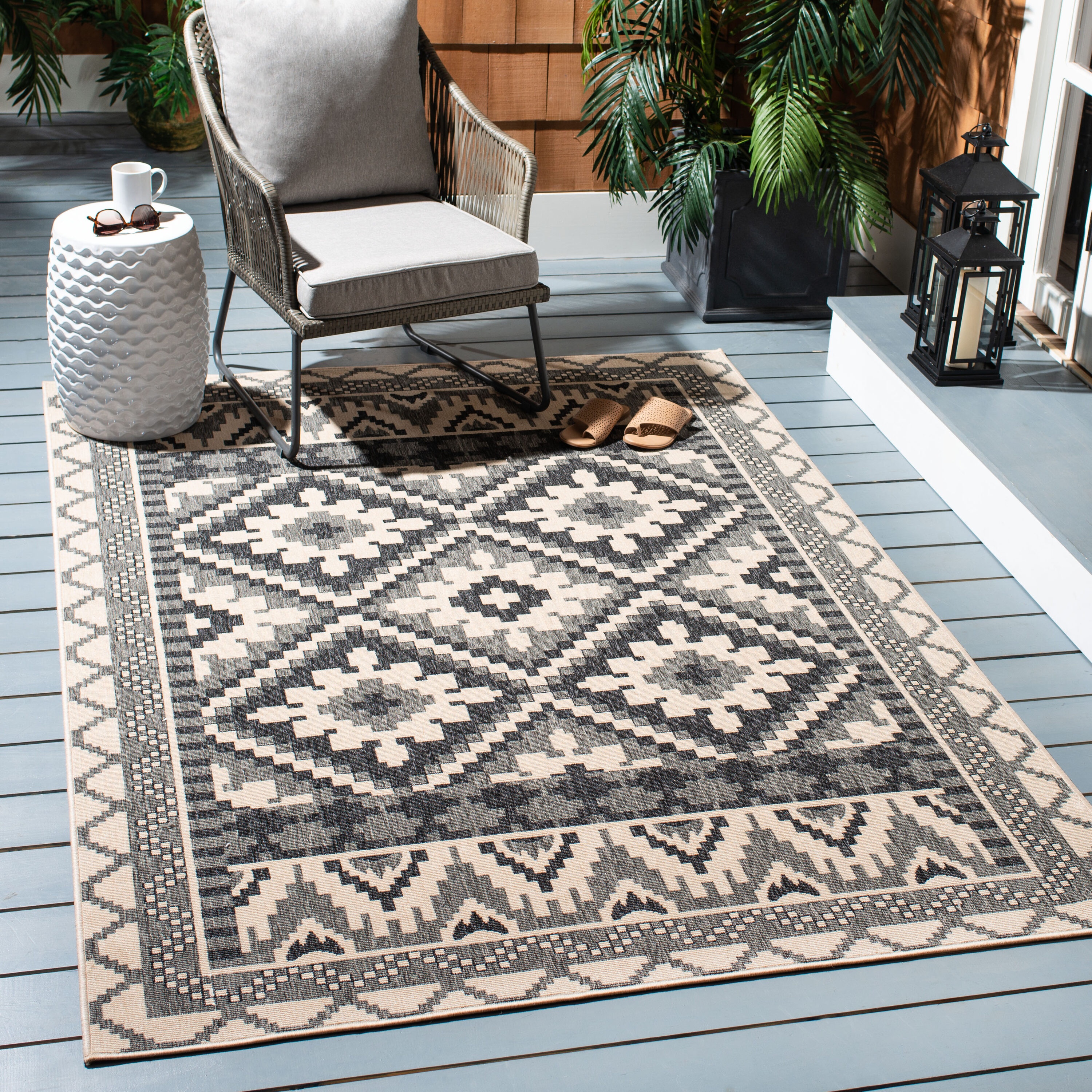 Safavieh Outdoor VER096-3413 Veranda Beige / Grey Rug - 2' 3 x 14