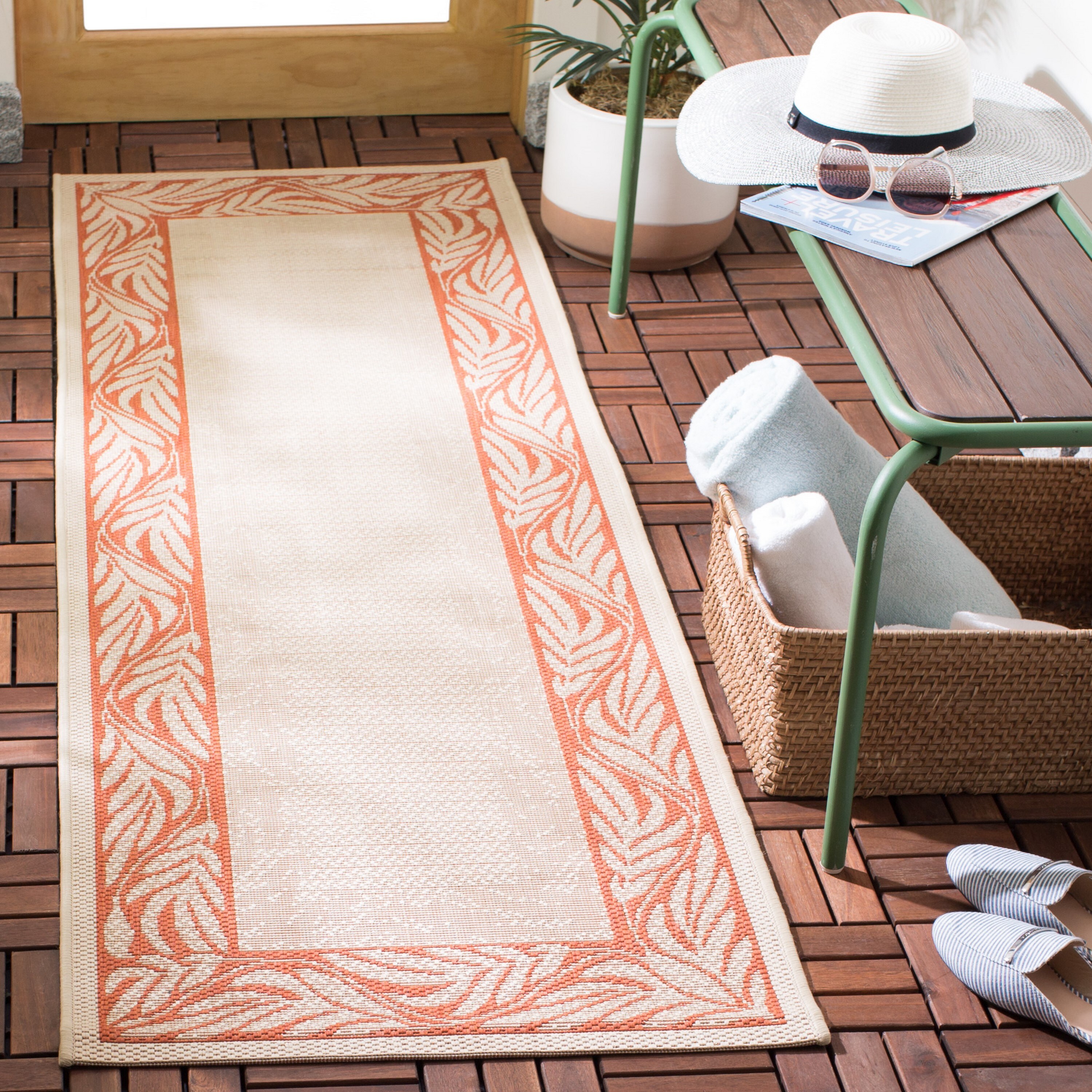 Safavieh CY1551-3201-27 Courtyard Wreaths 2 x 7 (ft) Loomed Polypropylene Natural/Terra Rectangular Indoor/Outdoor Border Coastal Runner rug