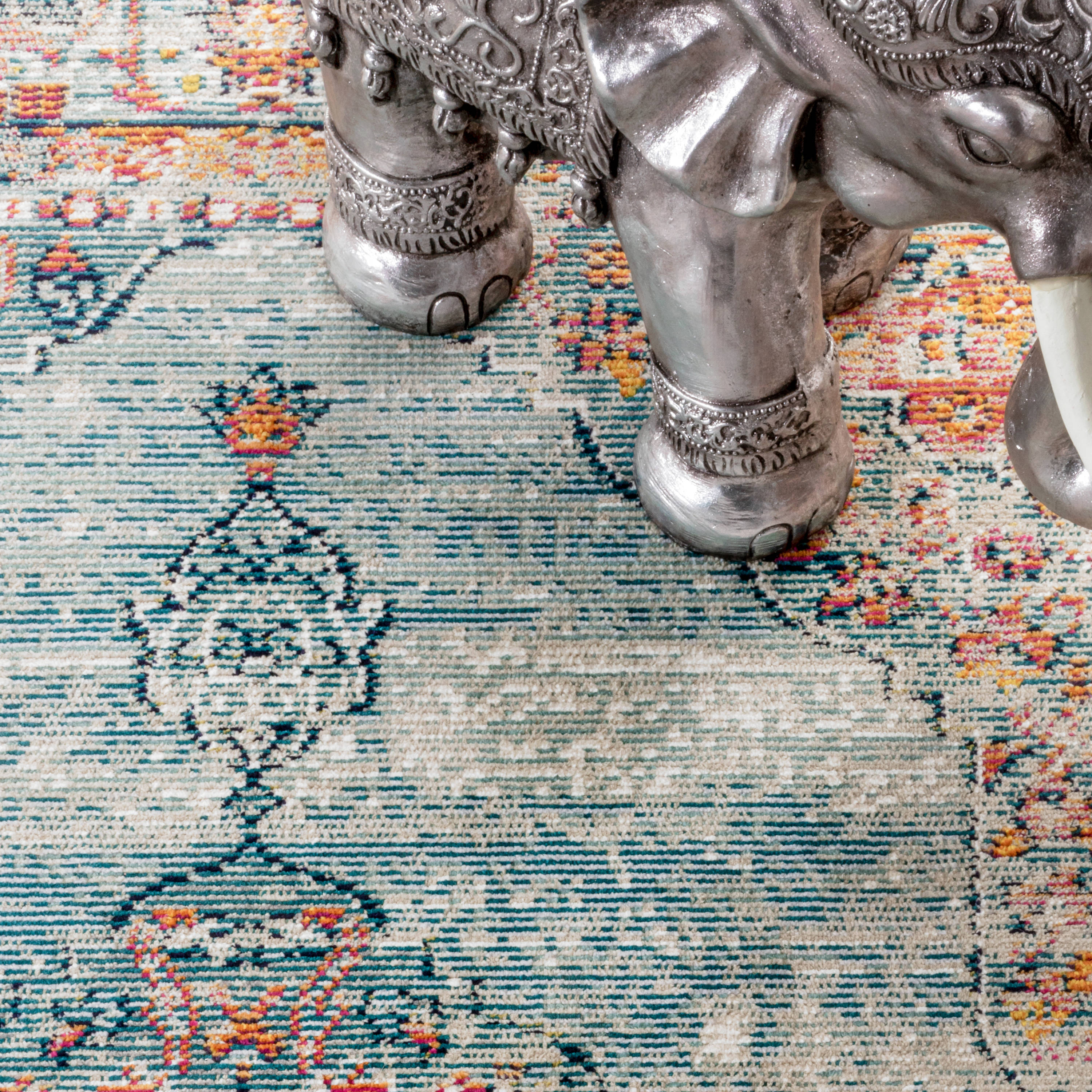 Ivory Coral Medallion 4' x 6' Synthetic Easy-Care Area Rug