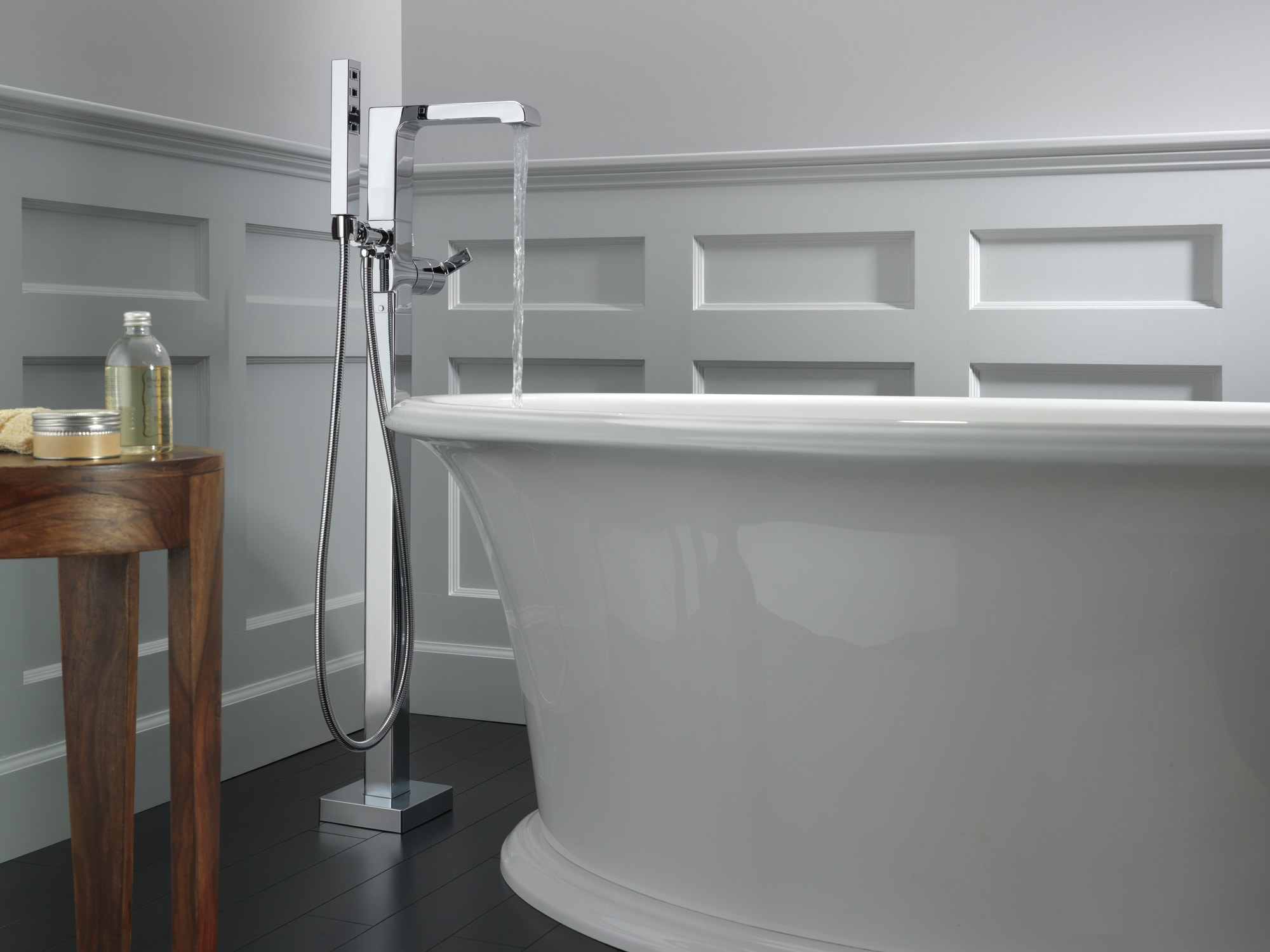 Delta T4767-BLFL Roman-Tub-Faucets - View #6
