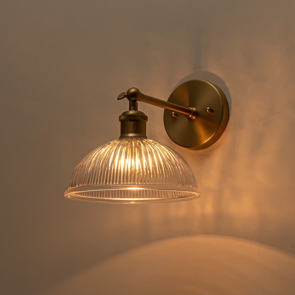 Wonderindoor 8.46-in W 1-Light Wall Sconces with Vertical Striped Glass in Brshed Gold
