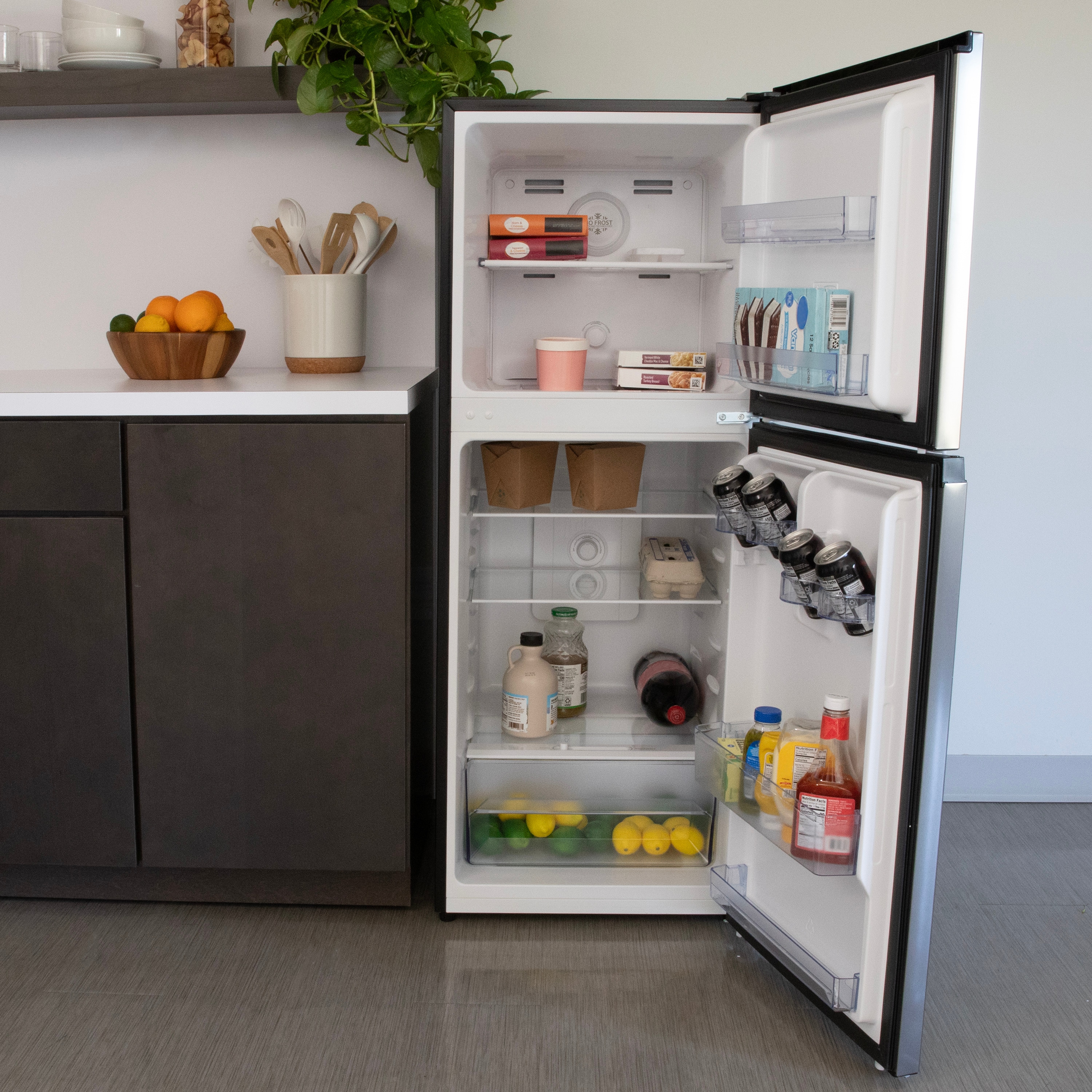Avanti FF7B3S Top-Freezer-Refrigerators - View #7