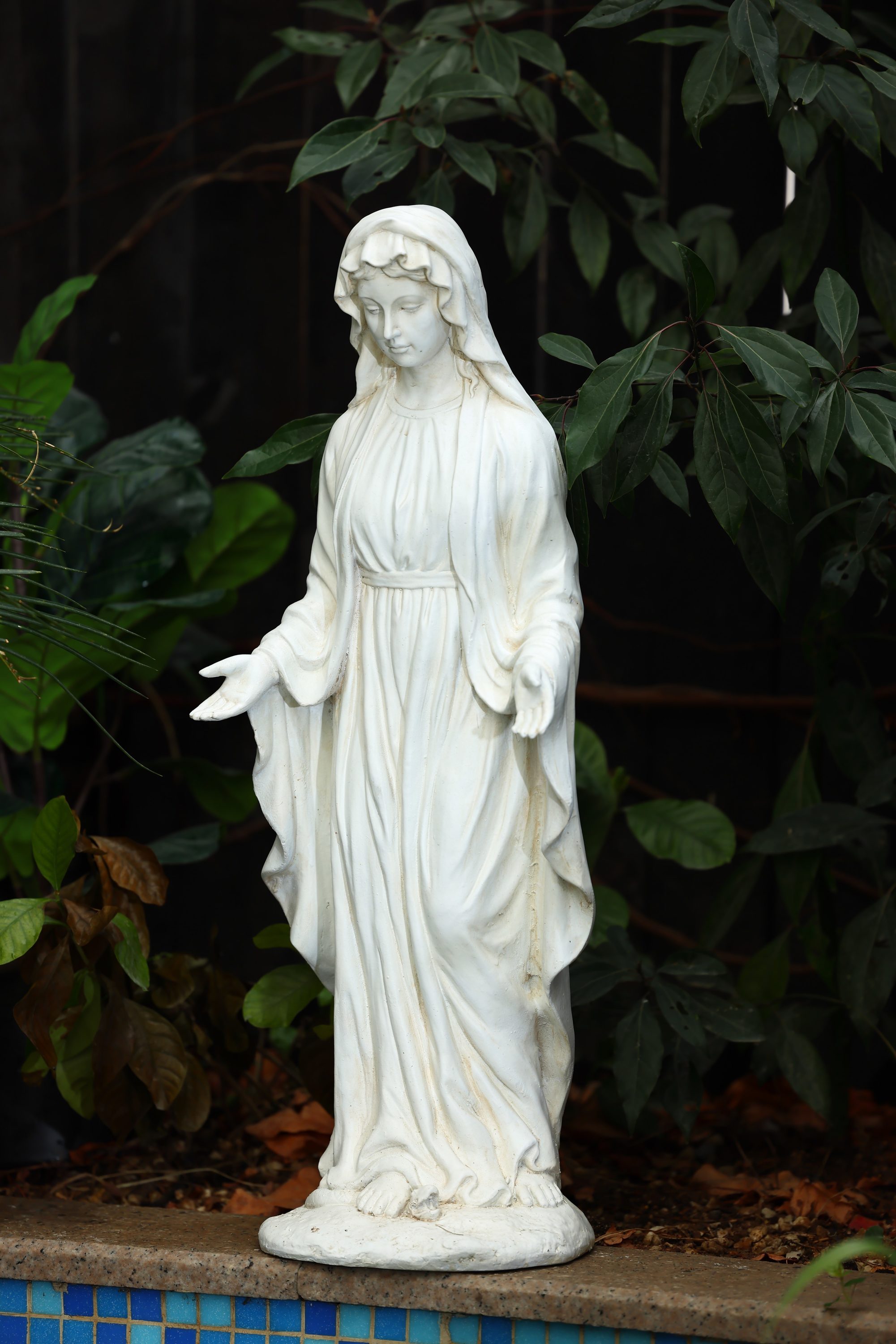 Luxen Home 30.5-in H X 11.25-in W White Religion Garden Statue In The 