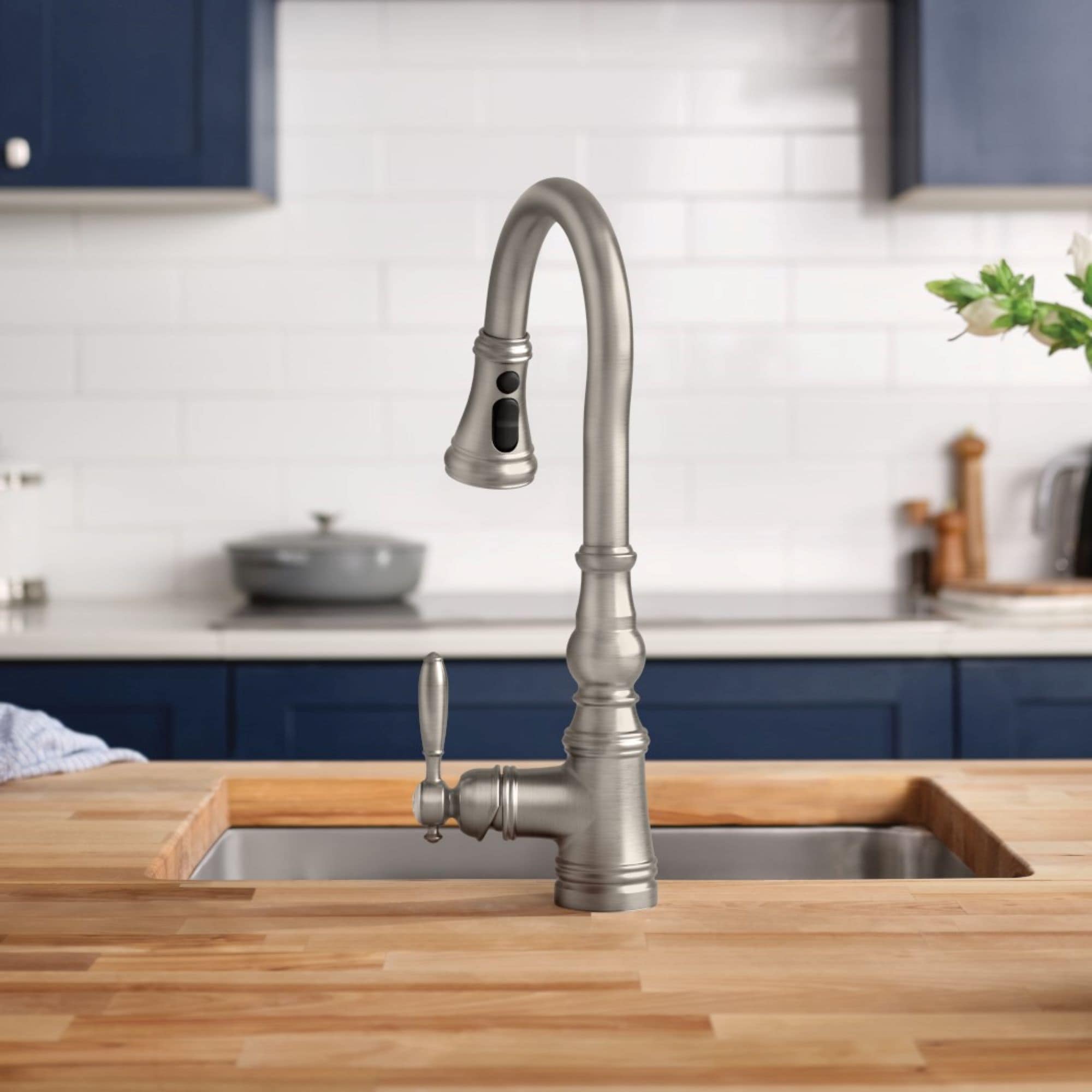 Moen S73004SRS Weymouth Spot Resist Stainless Single Handle Deck-mount Pull-down Kitchen Faucet with Sprayer