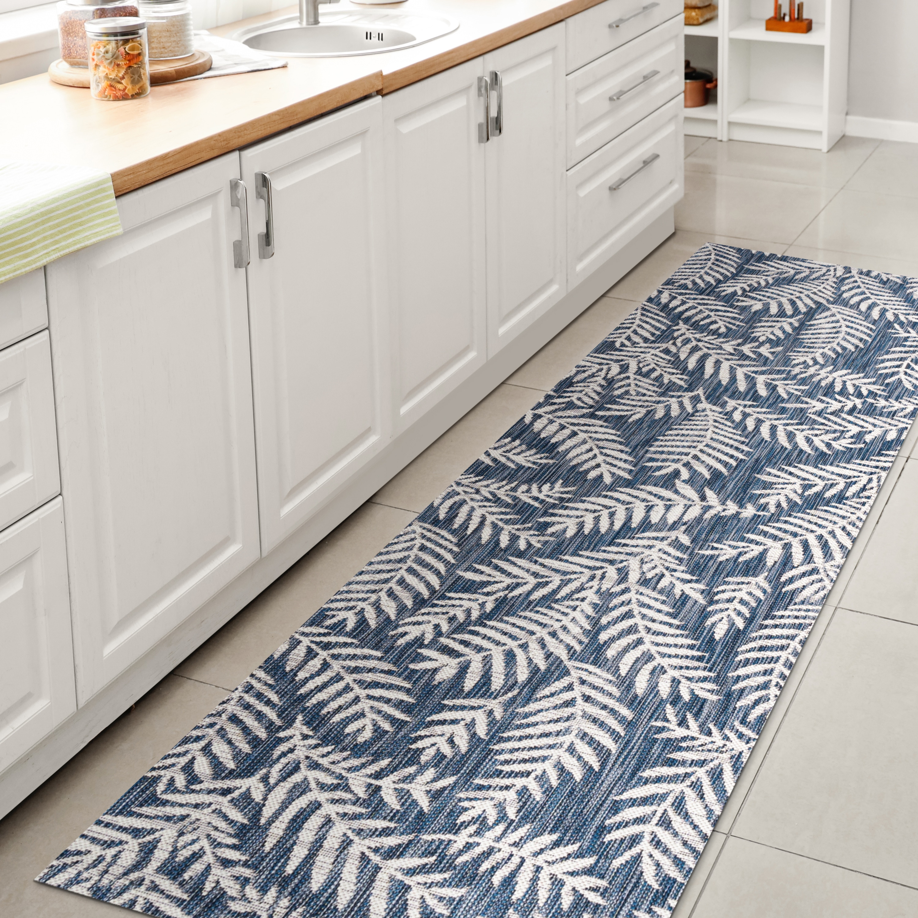 JONATHAN  Y SMB119B-28 Santa Monica Nevis Palm Frond 2 x 8 (ft) Loomed Polypropylene Navy/Ivory Rectangular Indoor/Outdoor Floral/Botanical Coastal Runner rug