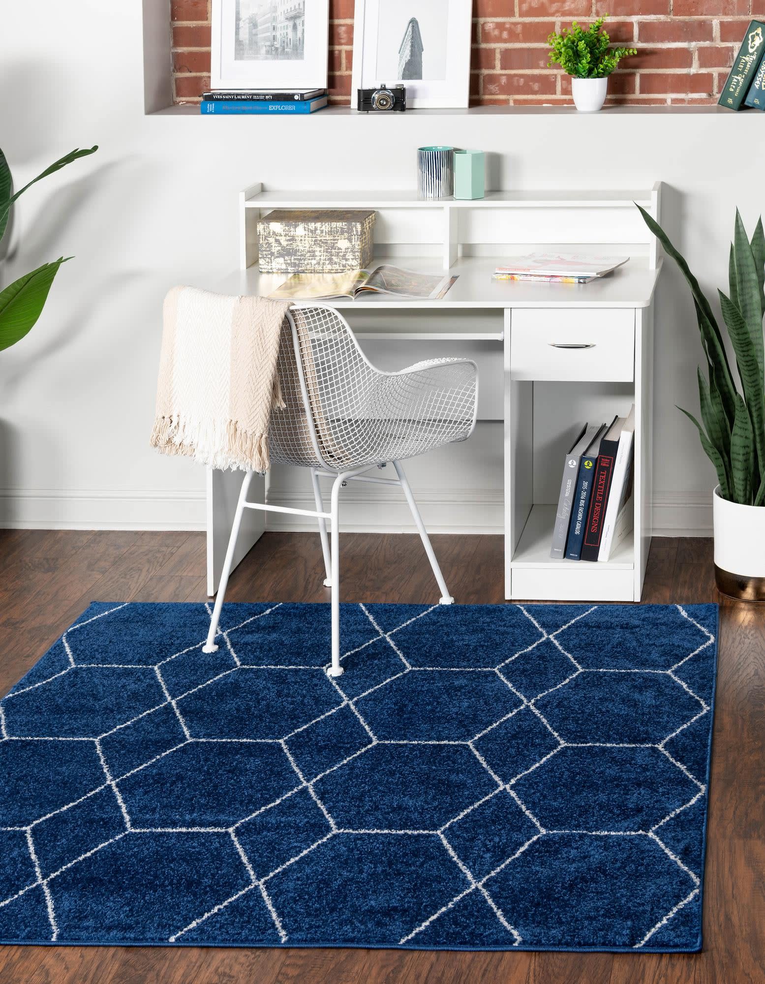 Unique Loom 3151596 Trellis Frieze 6 x 6 (ft) Loomed Polypropylene Navy Blue Square Indoor Trellis Area rug