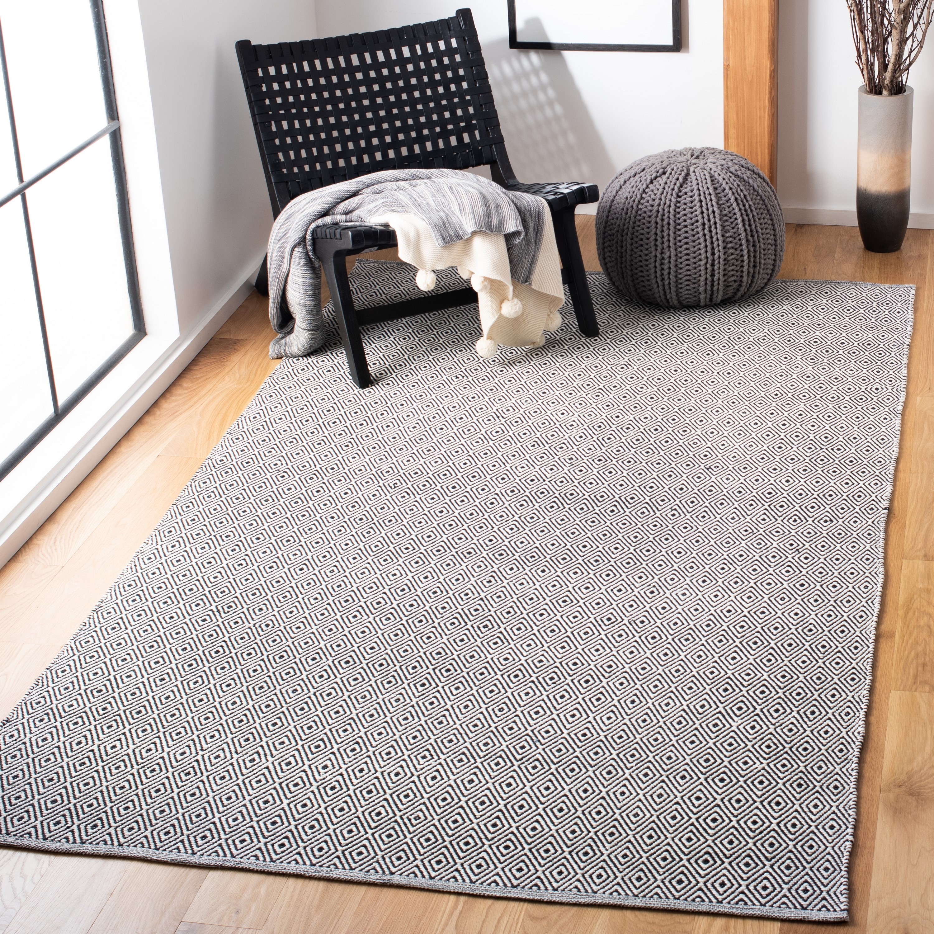Safavieh MTK515E-4SQ Montauk Lucie 4 x 4 (ft) Cotton Ivory/Navy Square Indoor Geometric Area rug