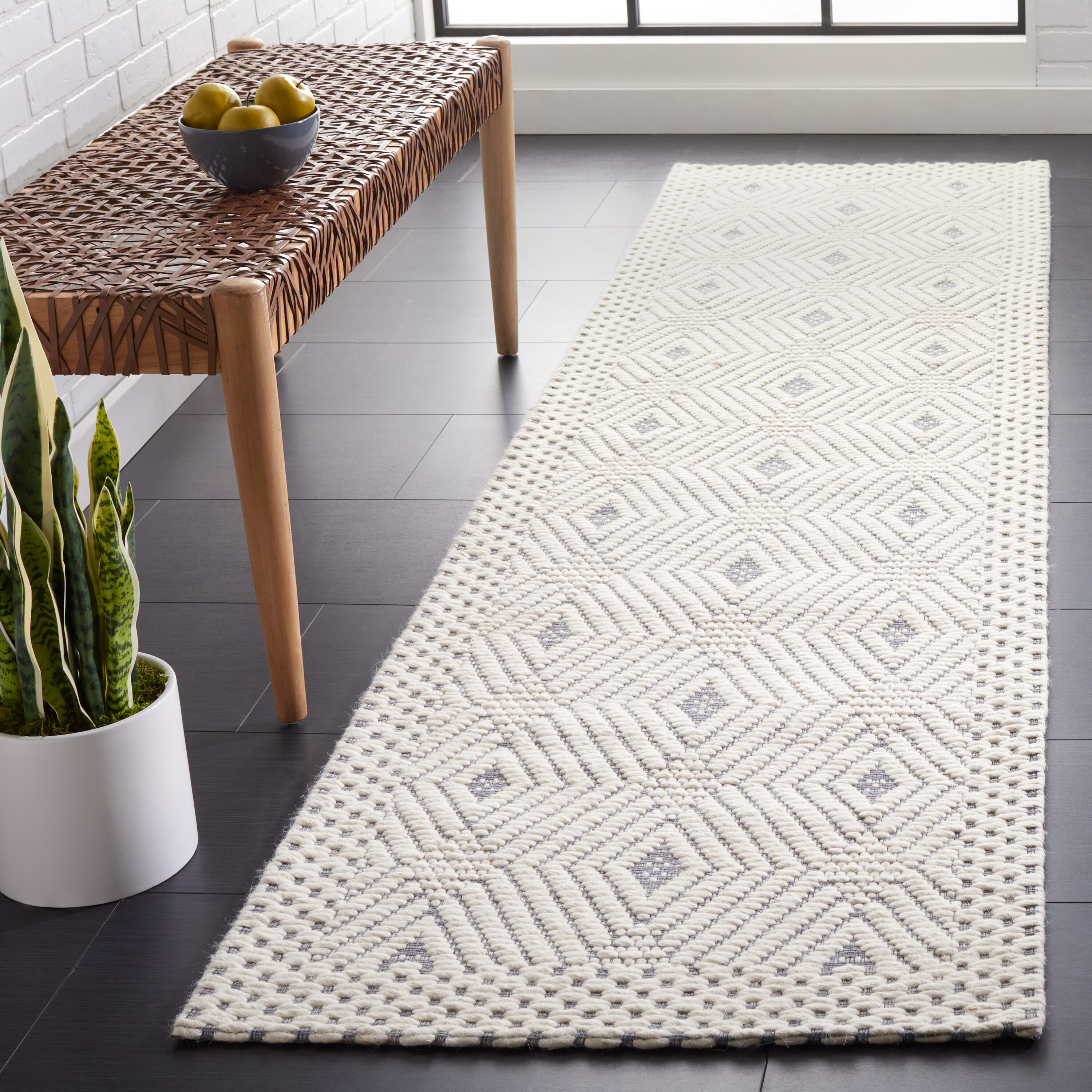  Marbella 426 Ivory/Gray Contemporary 2ft-3in x 9ft Runner Rug